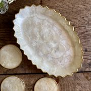 Lot of mother-of-pearl aperitif items, 7 coasters and a dish.