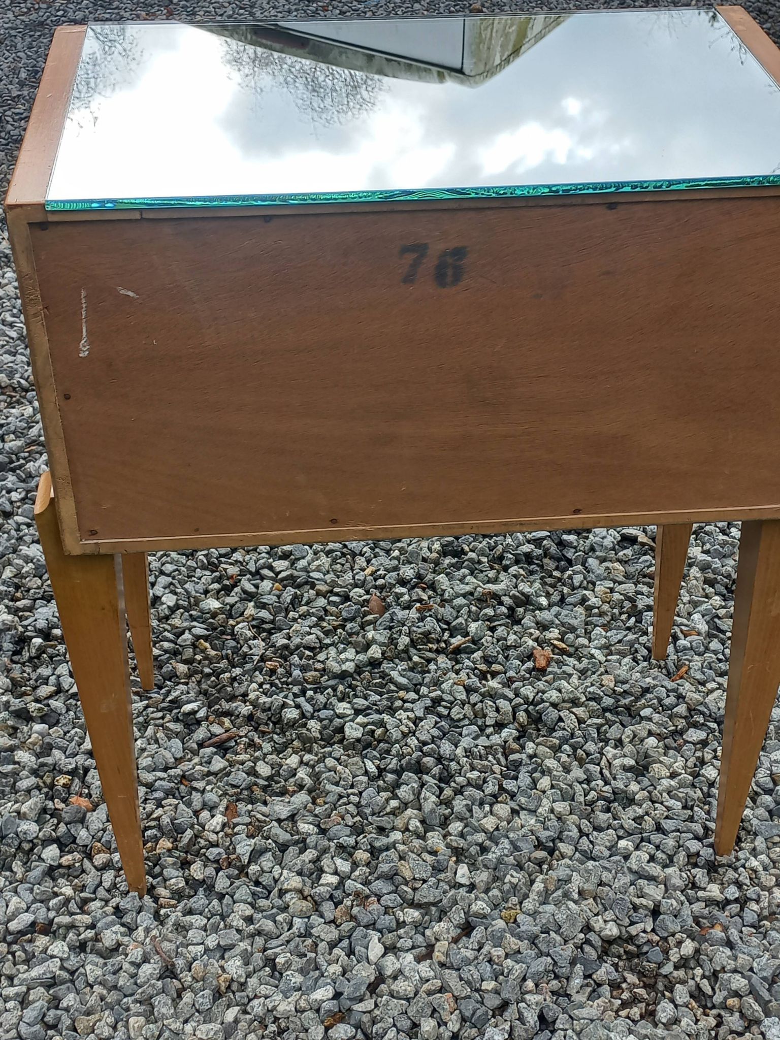 Vintage pair of bedside tables from the 1950s in sycamore and a mirror.