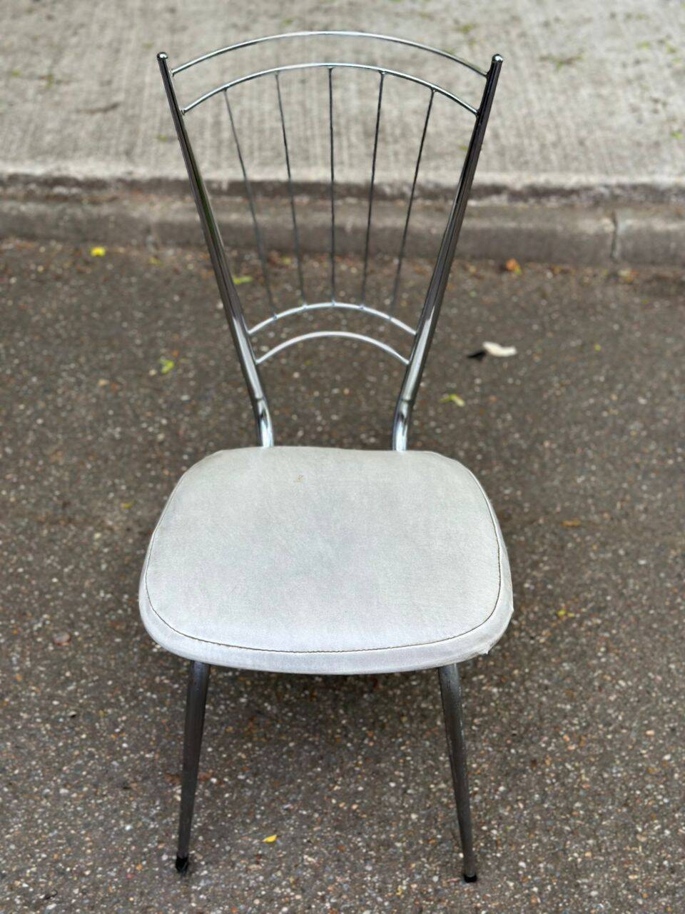 Vintage Scandinavian chair in steel and white leather from the 1950s.