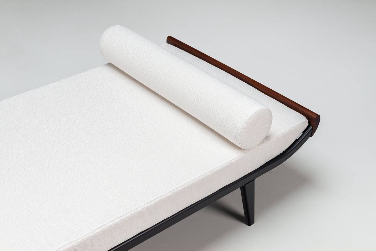 Dick Cordemeijer Cleopatra daybed for Auping in white fabric The Netherlands 1954