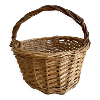 Small wicker basket