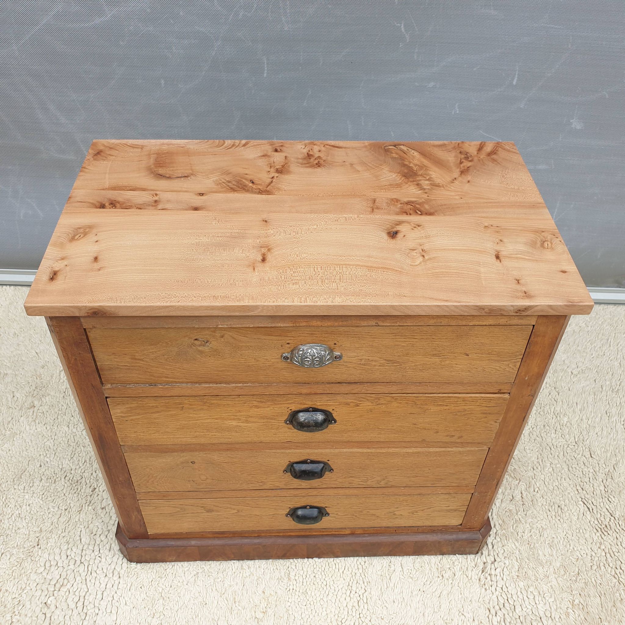 Petite commode Chêne Orme Acajou début XXème