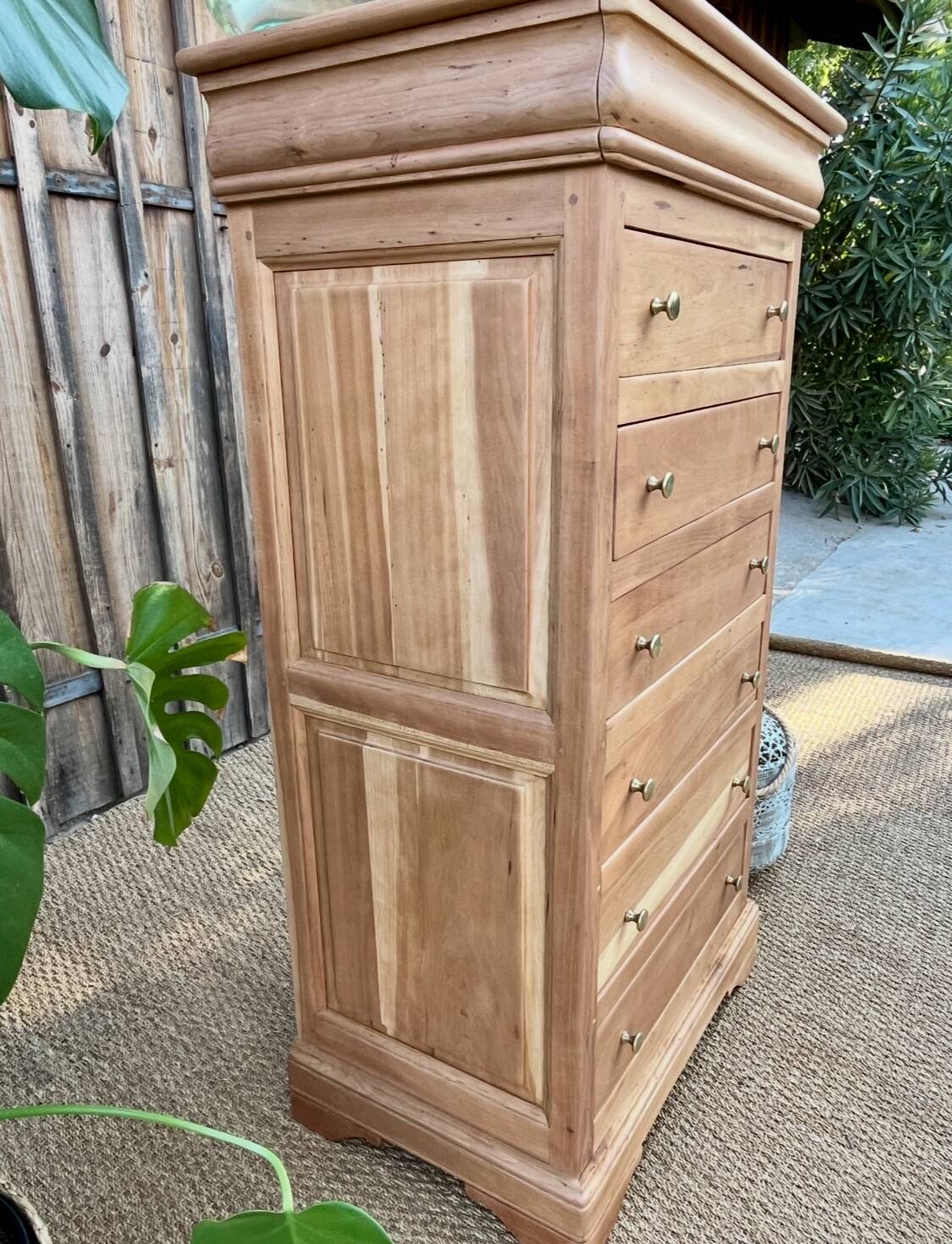 Solid wood chest of drawers