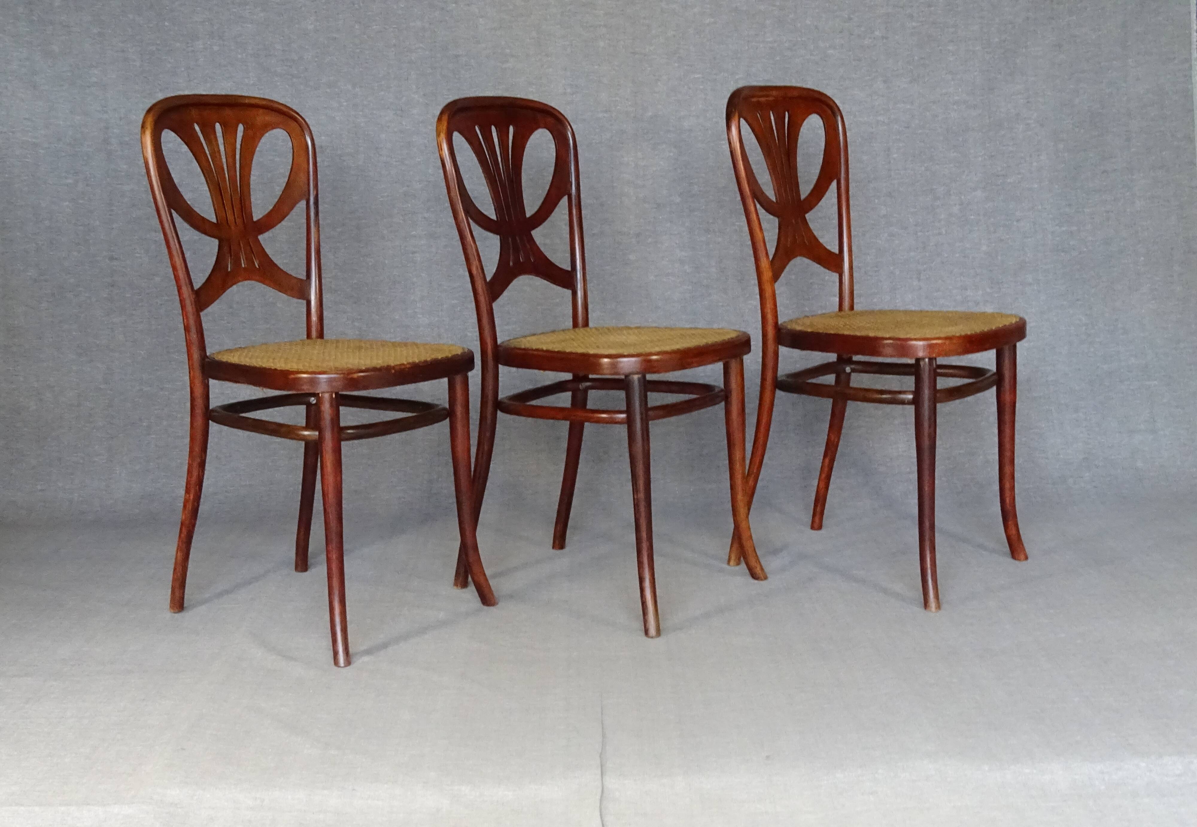 3 chaises Thonet N° 642 de 1910 "rare modéle papillon"