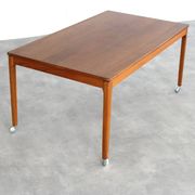 Table basse en teck sur roulettes, Suède années 60