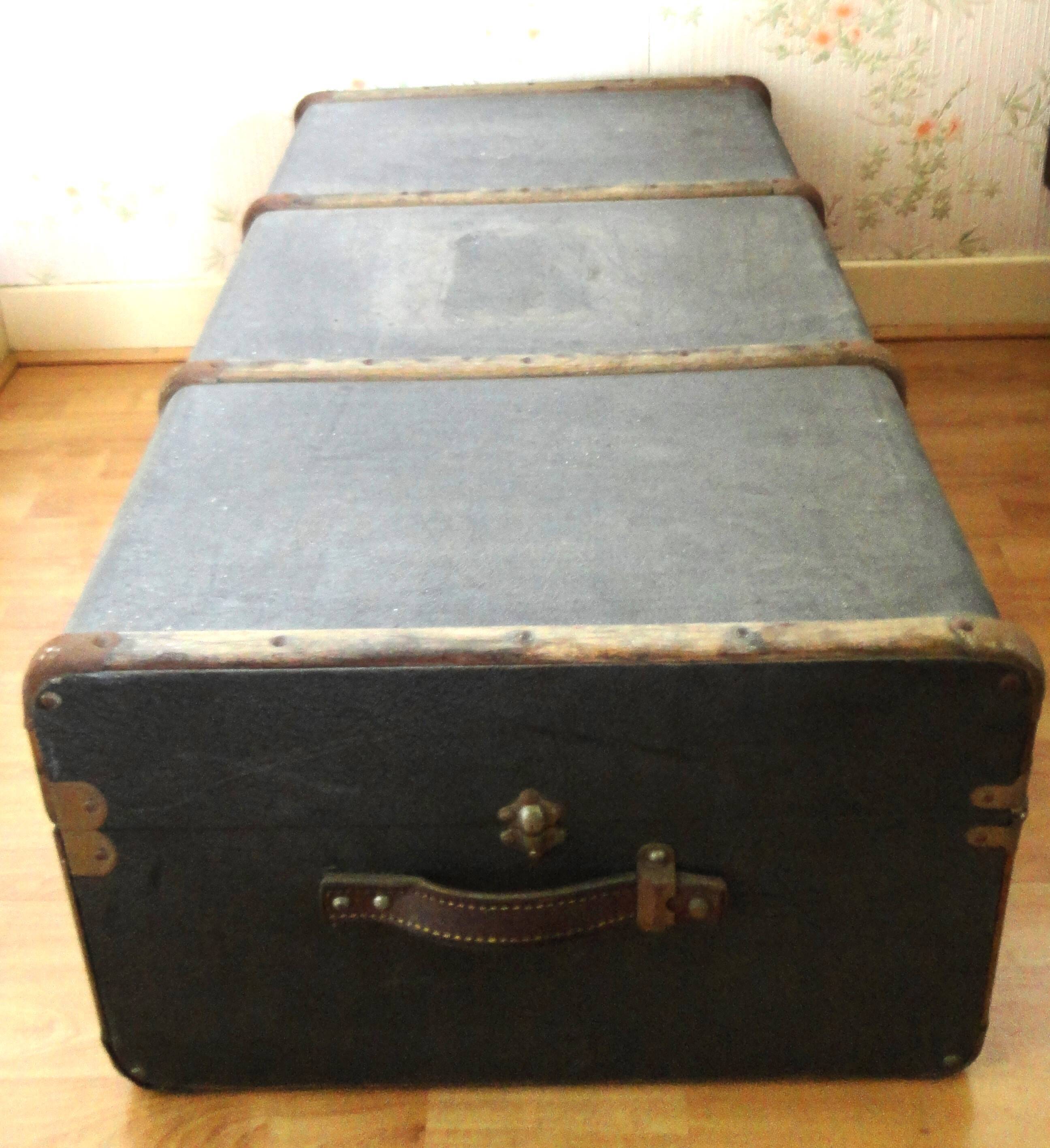 Ancienne Malle de Voyage J.M.G.É