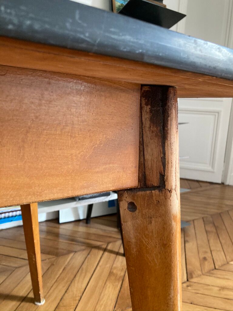 Scandinavian style table in wood & formica