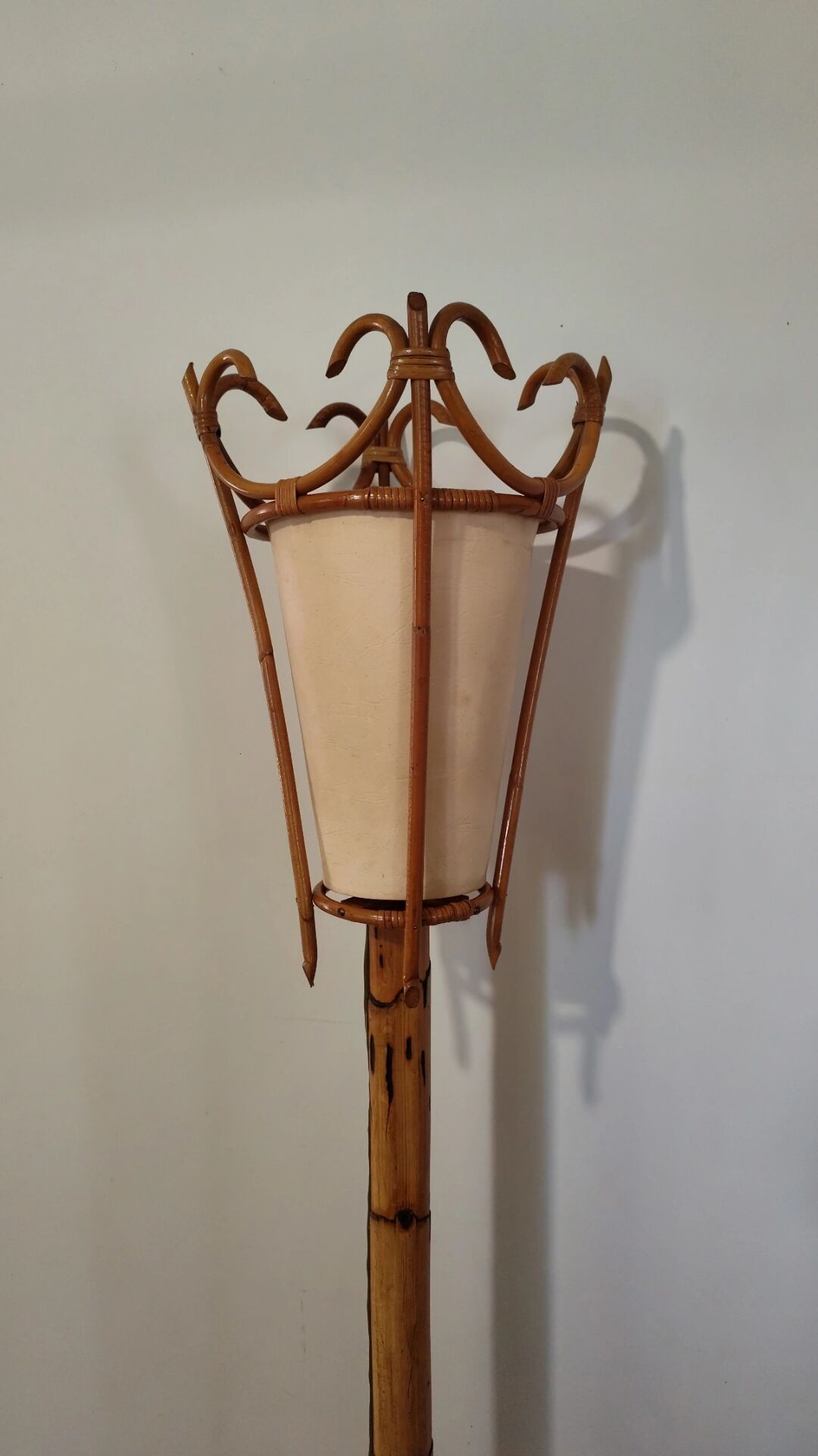 Lampadaire en rotin