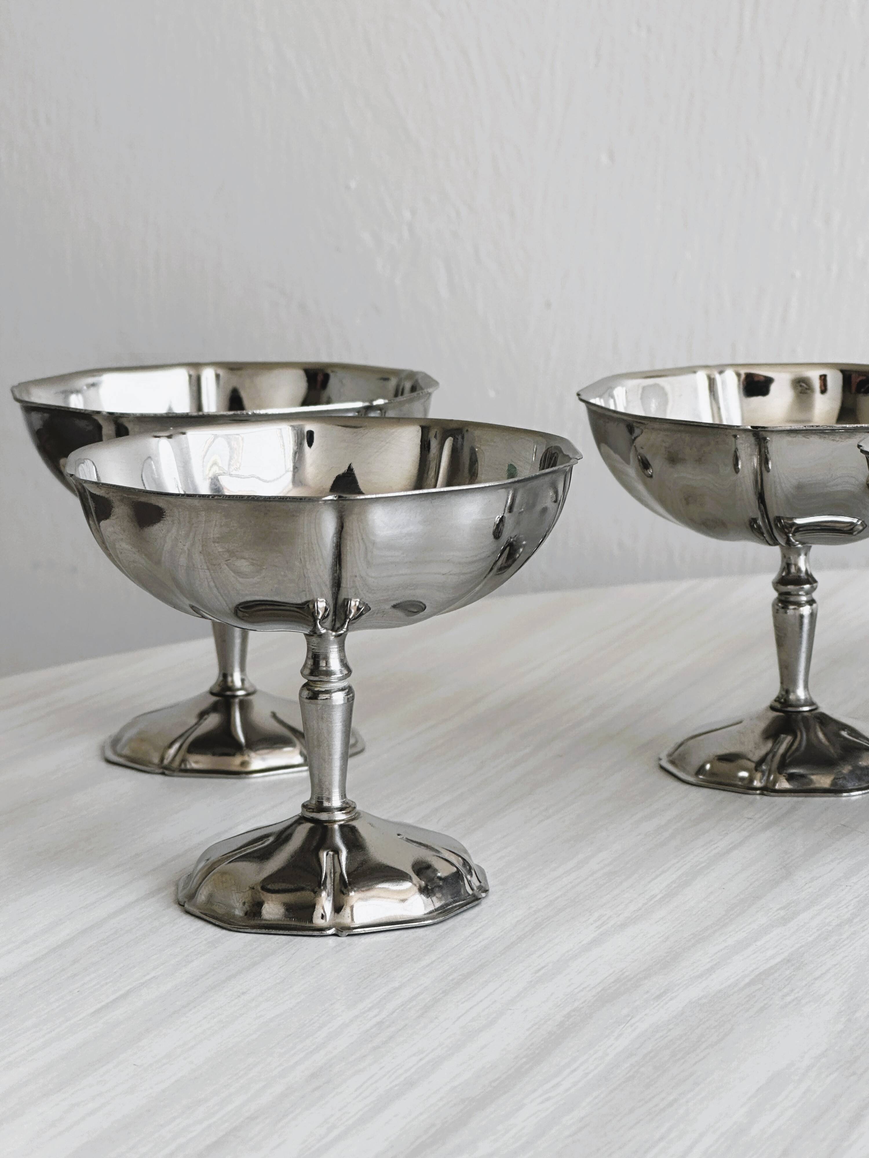 6 silver-plated stainless steel bowls, dessert bowls.