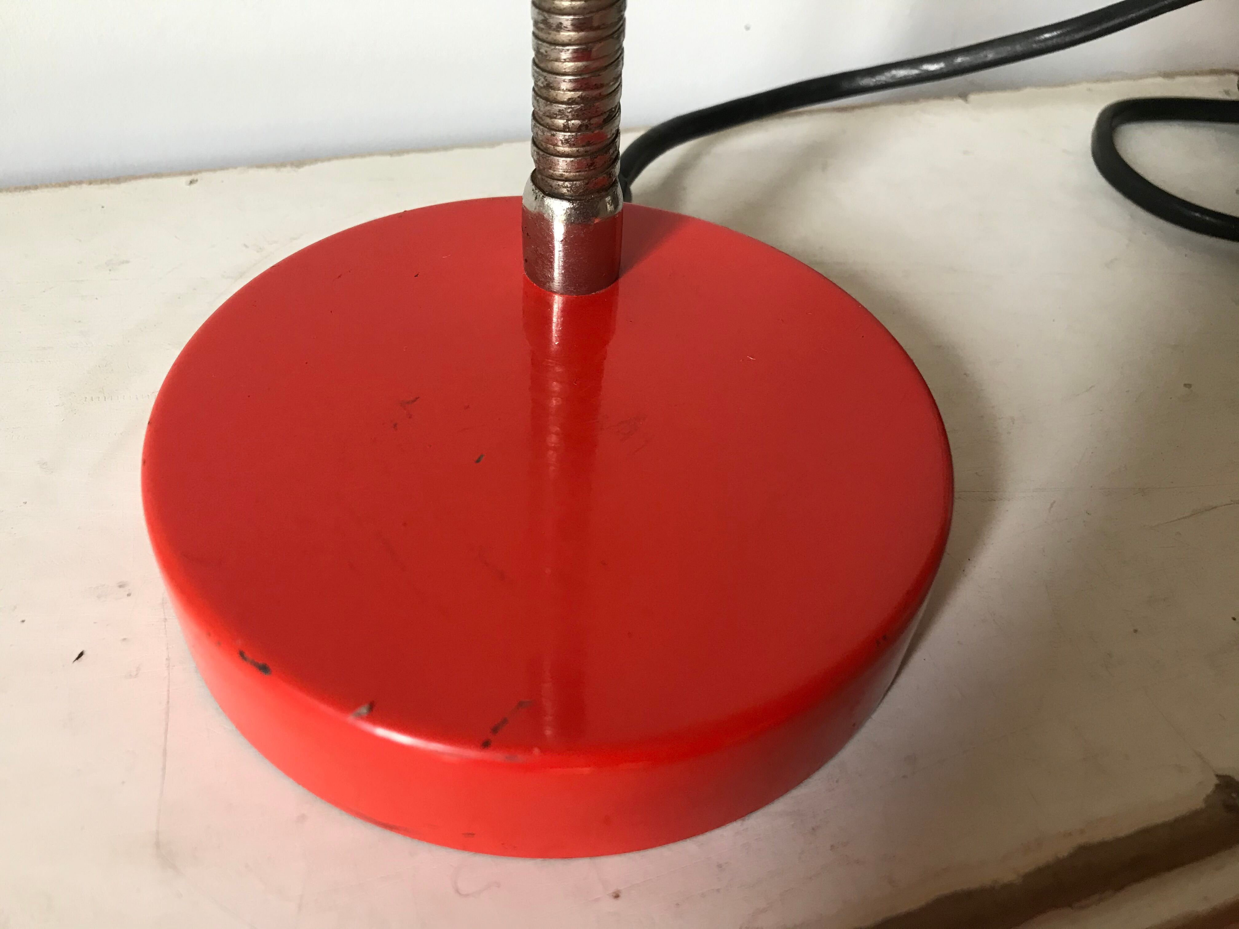 Lampe de bureau articulée rouge