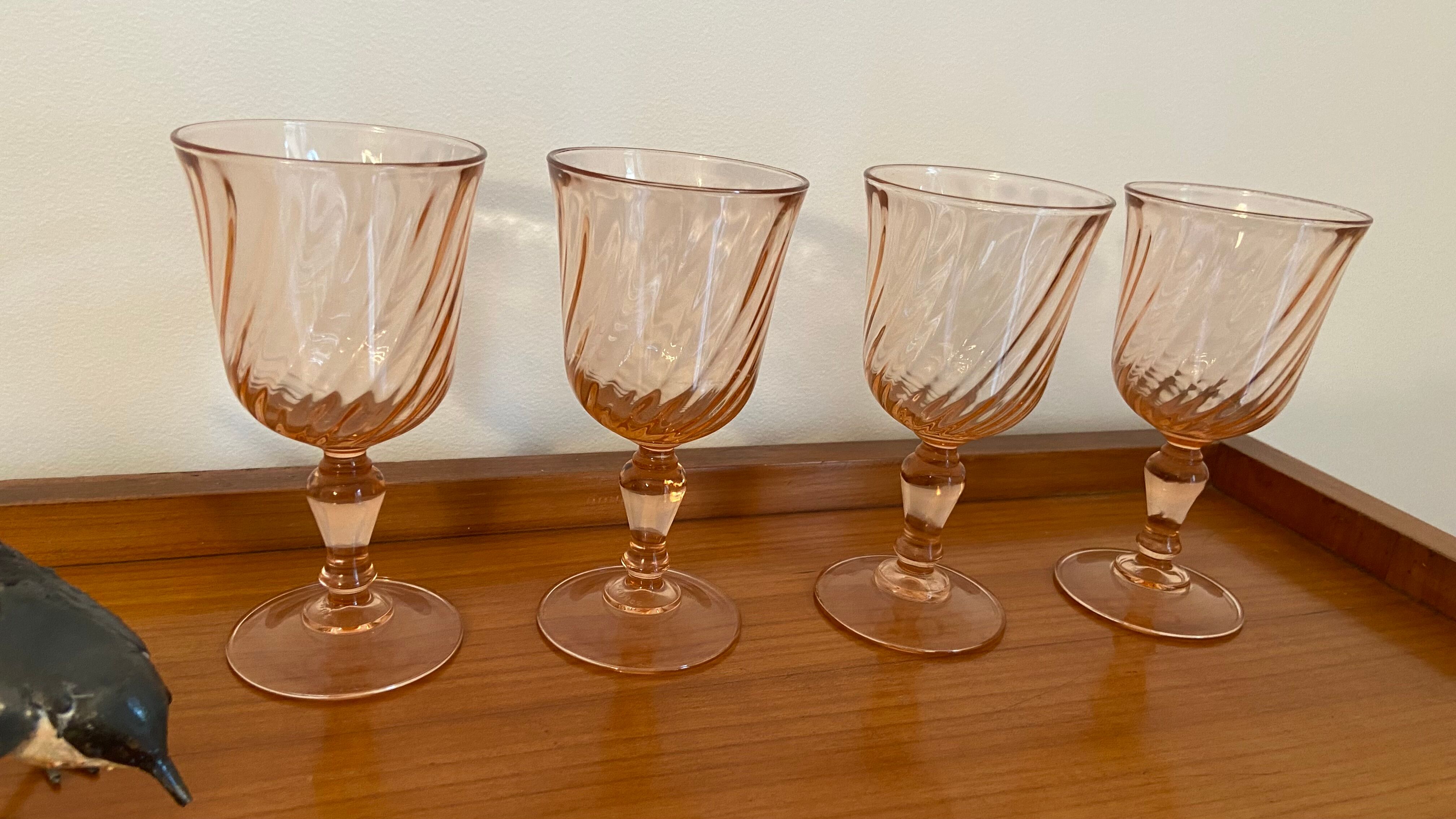 Pop-up Christmas 2022 - Series of 4 wine glasses in vintage pink glass