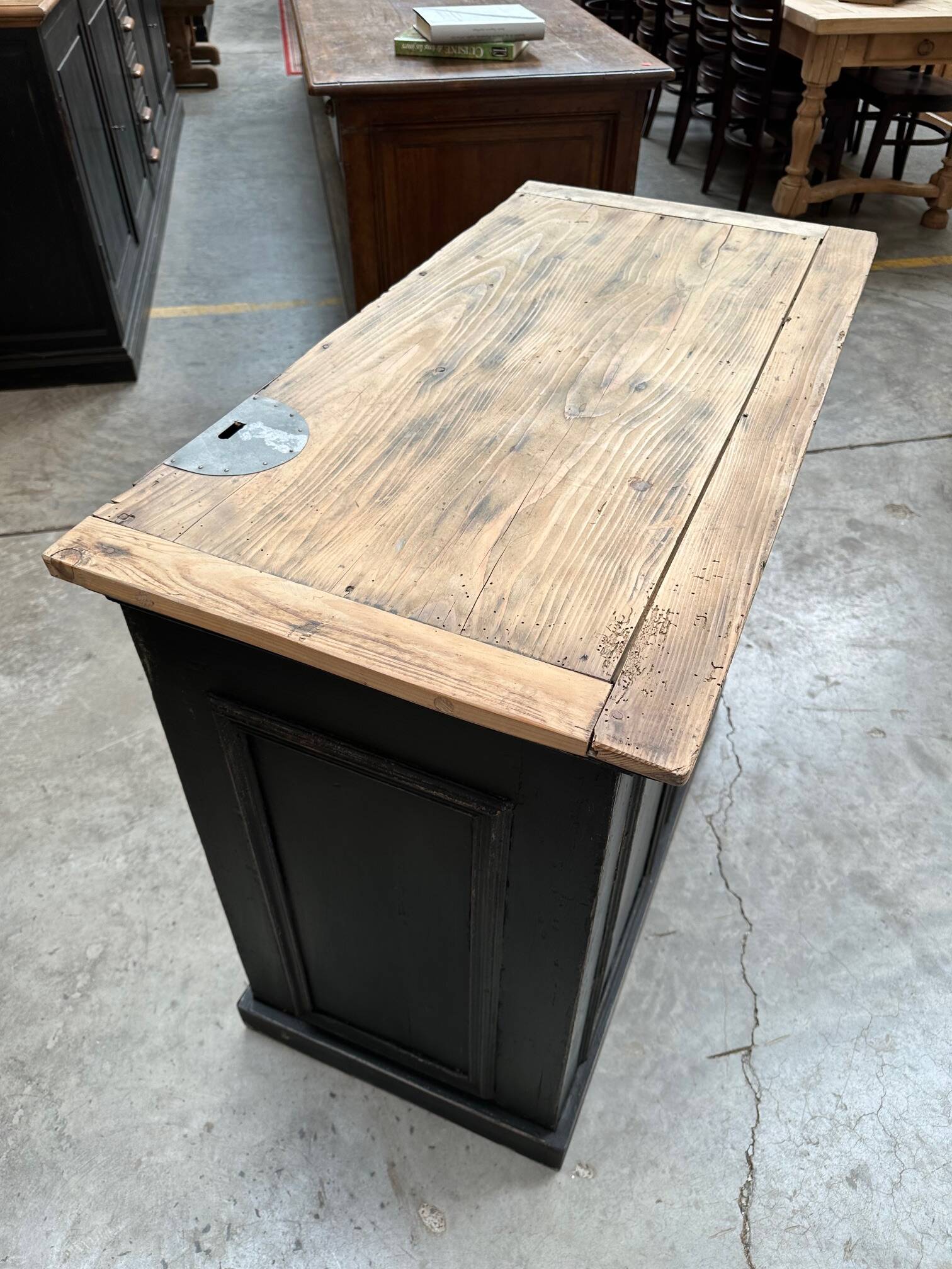 Small shop counter from the early 20th century