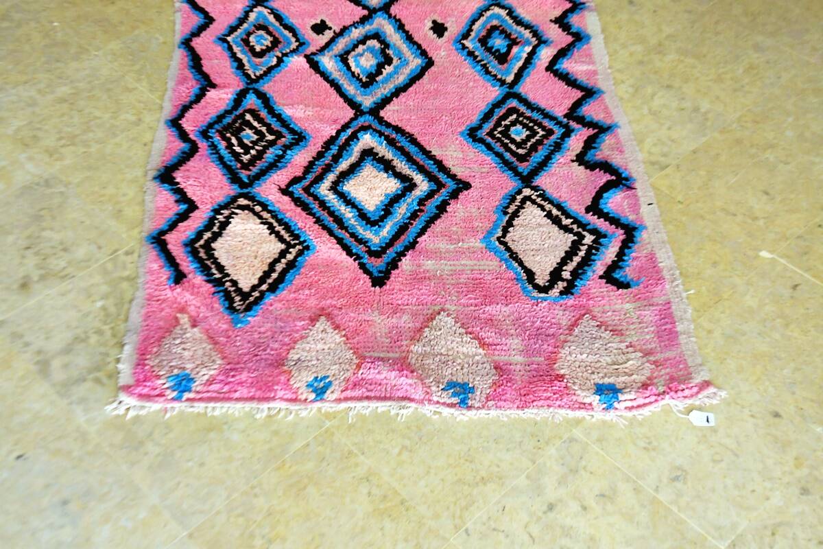 Boujaad vintage Moroccan Berber rug 212 x 105 cm