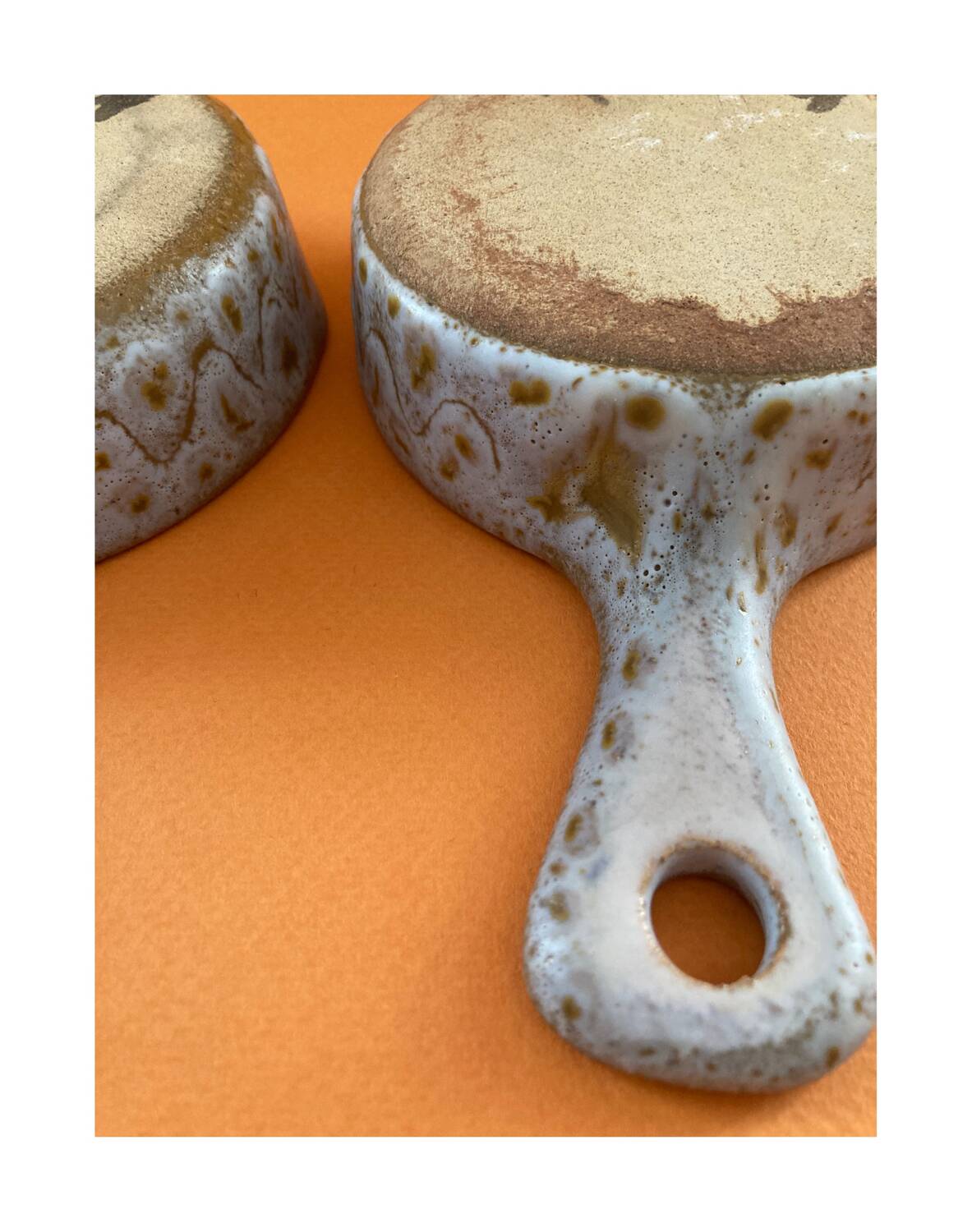 Ceramic pocket emptier