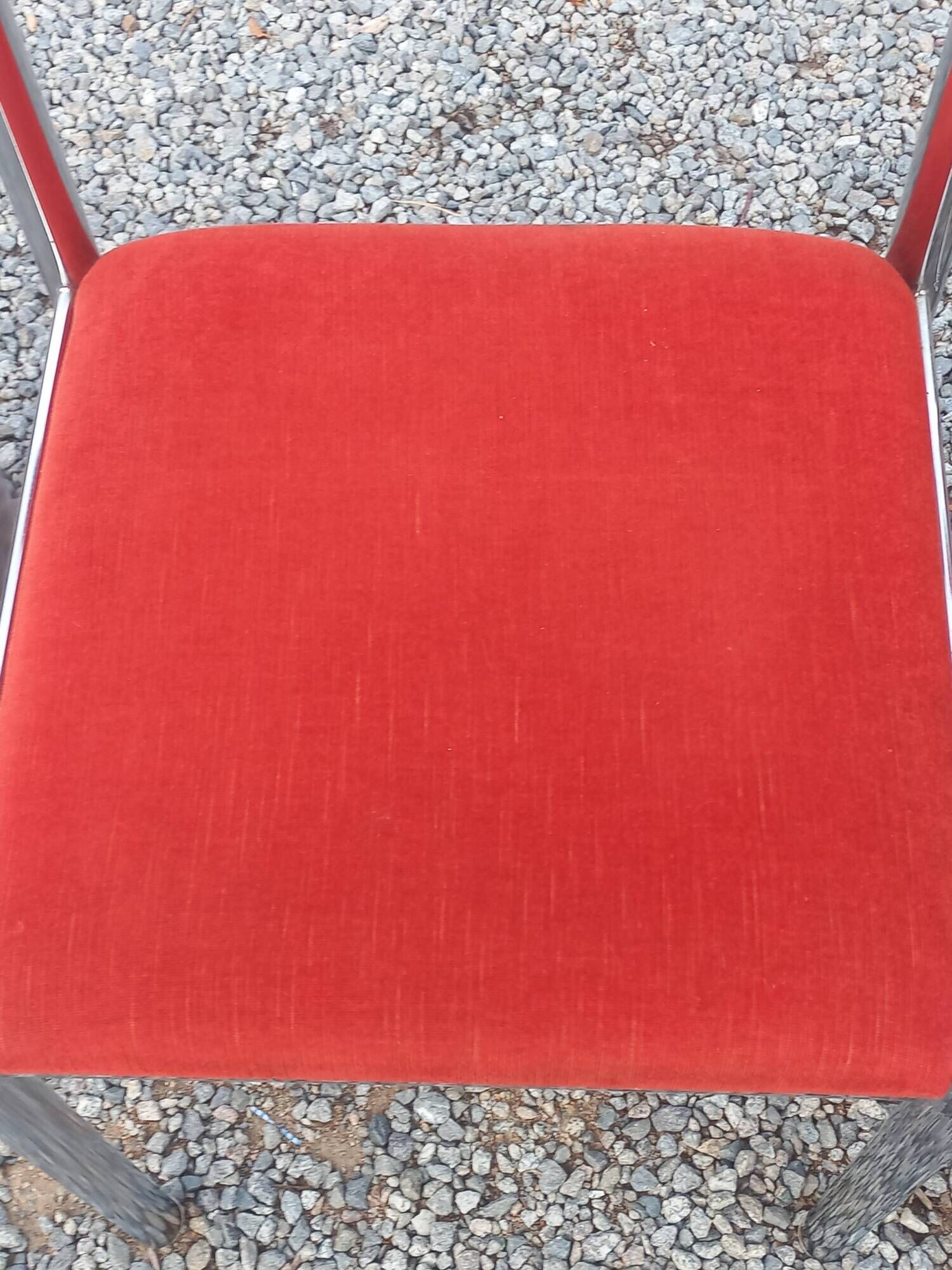 Pair of designer chairs in chrome metal and orange velvet from the 1970s.