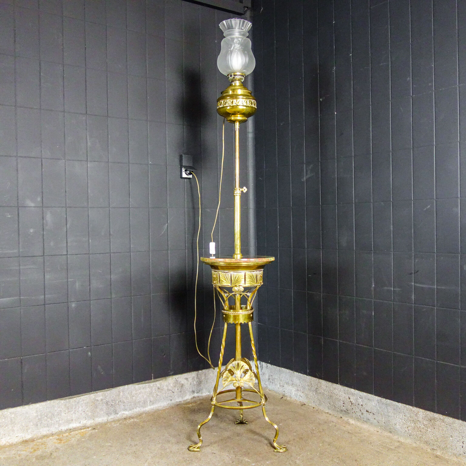 Art nouveau floor lamp with alabaster top - gold