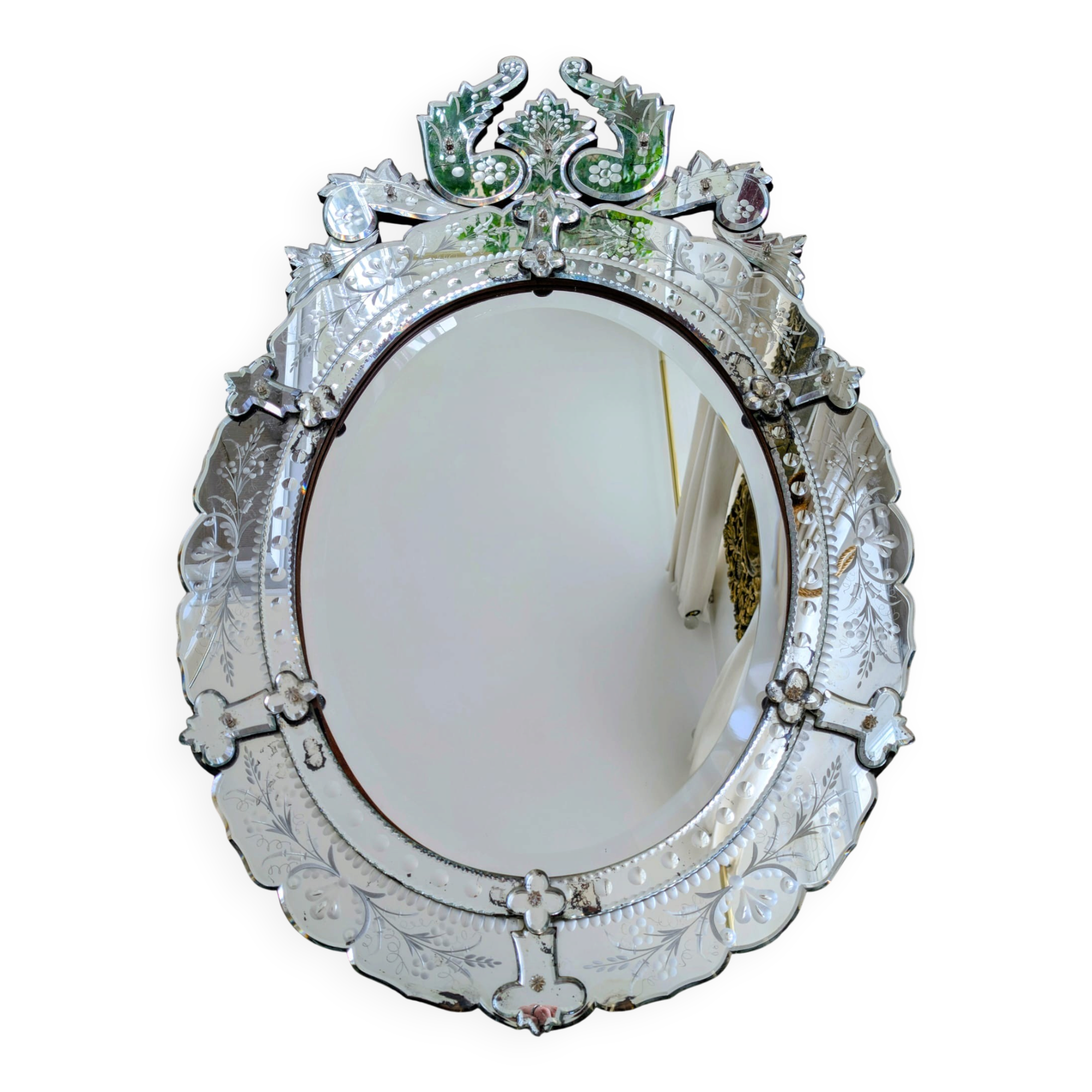 Grand venetian mirror from 1890 in excellent condition