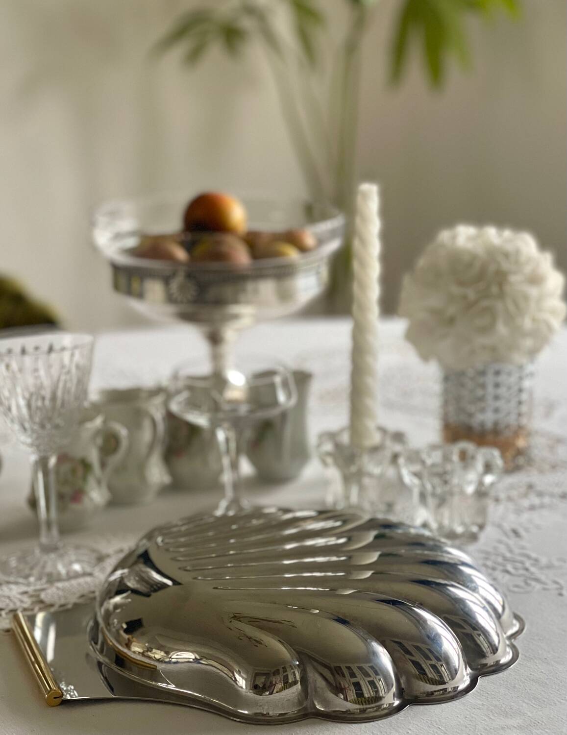 Silver-plated metal shell dish
