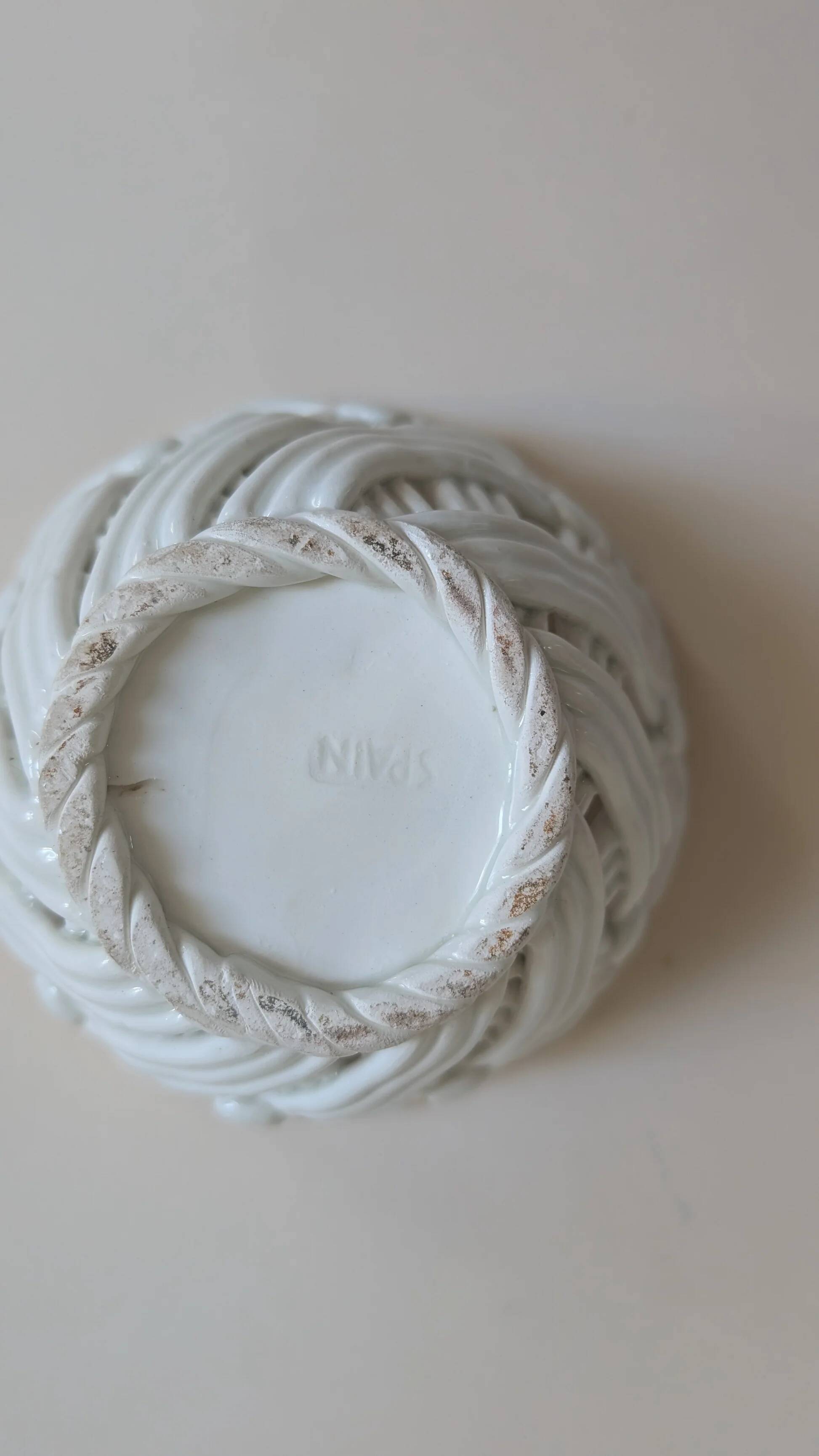 Woven ceramic pocket emptier – Spain