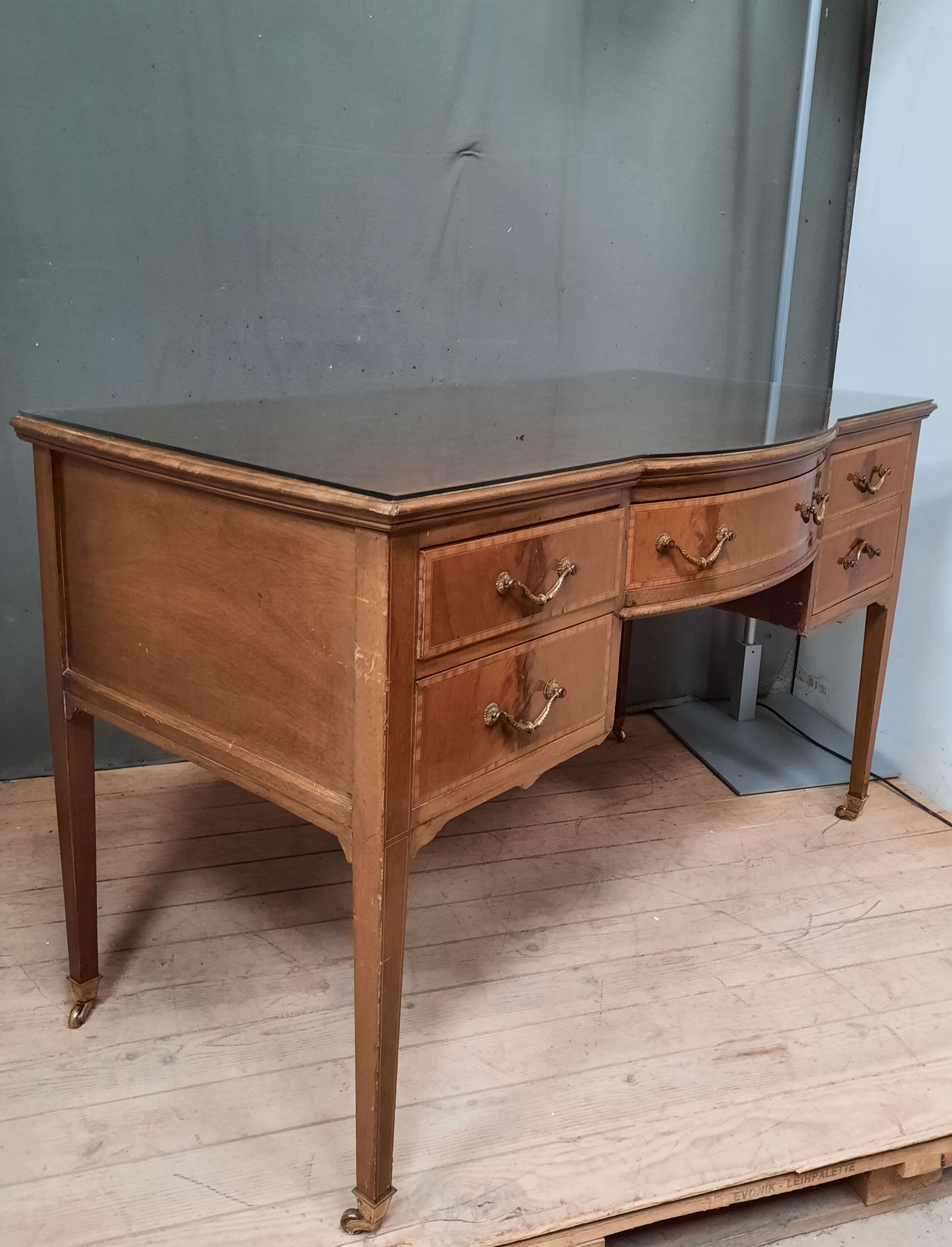 English flat burrrau with 5 tirroirs