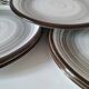 Ensemble de 10 assiettes Salins décor spirale minérale gris et brun