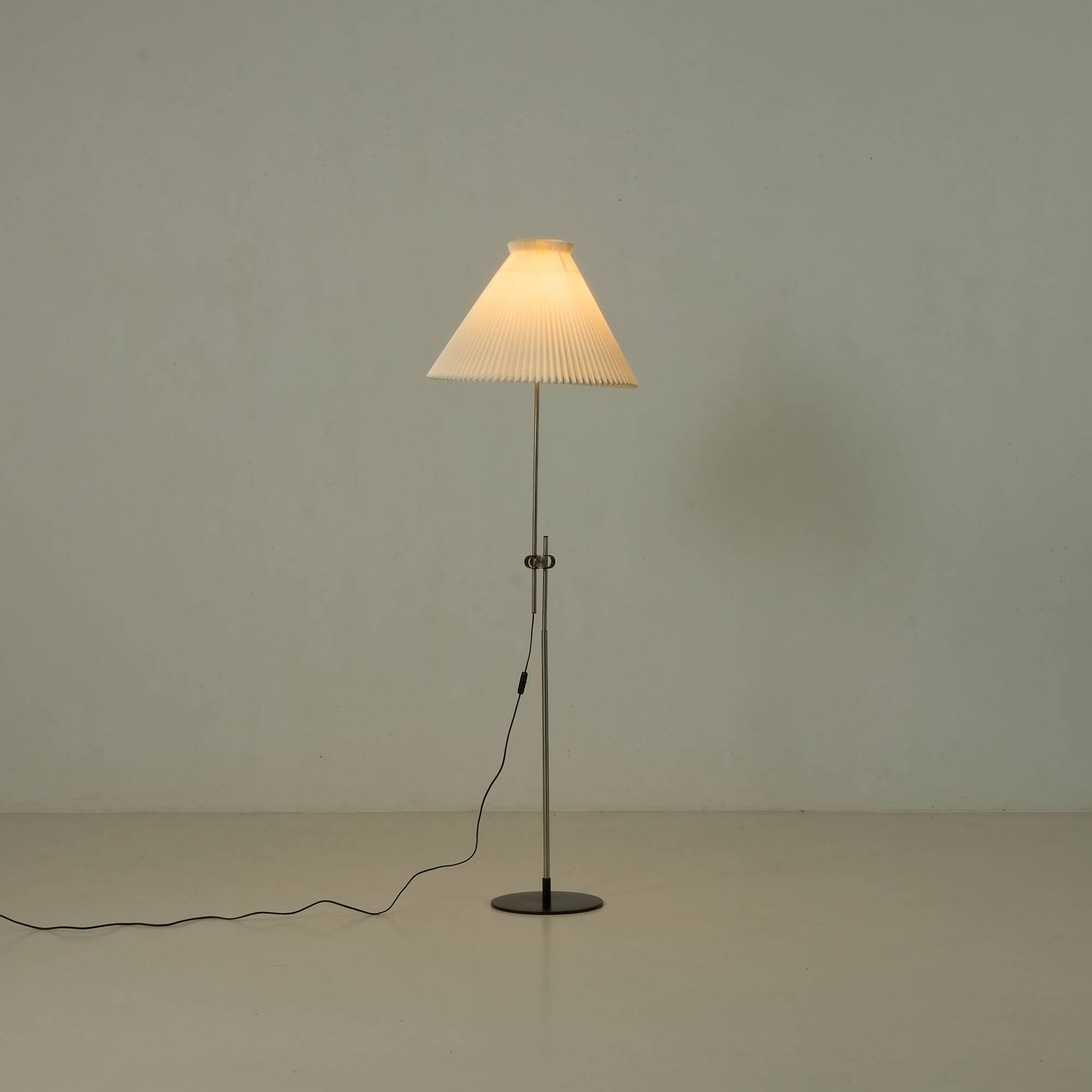 Vintage Le Klint floor lamp model 322 by Michael Bang, Denmark 1980s