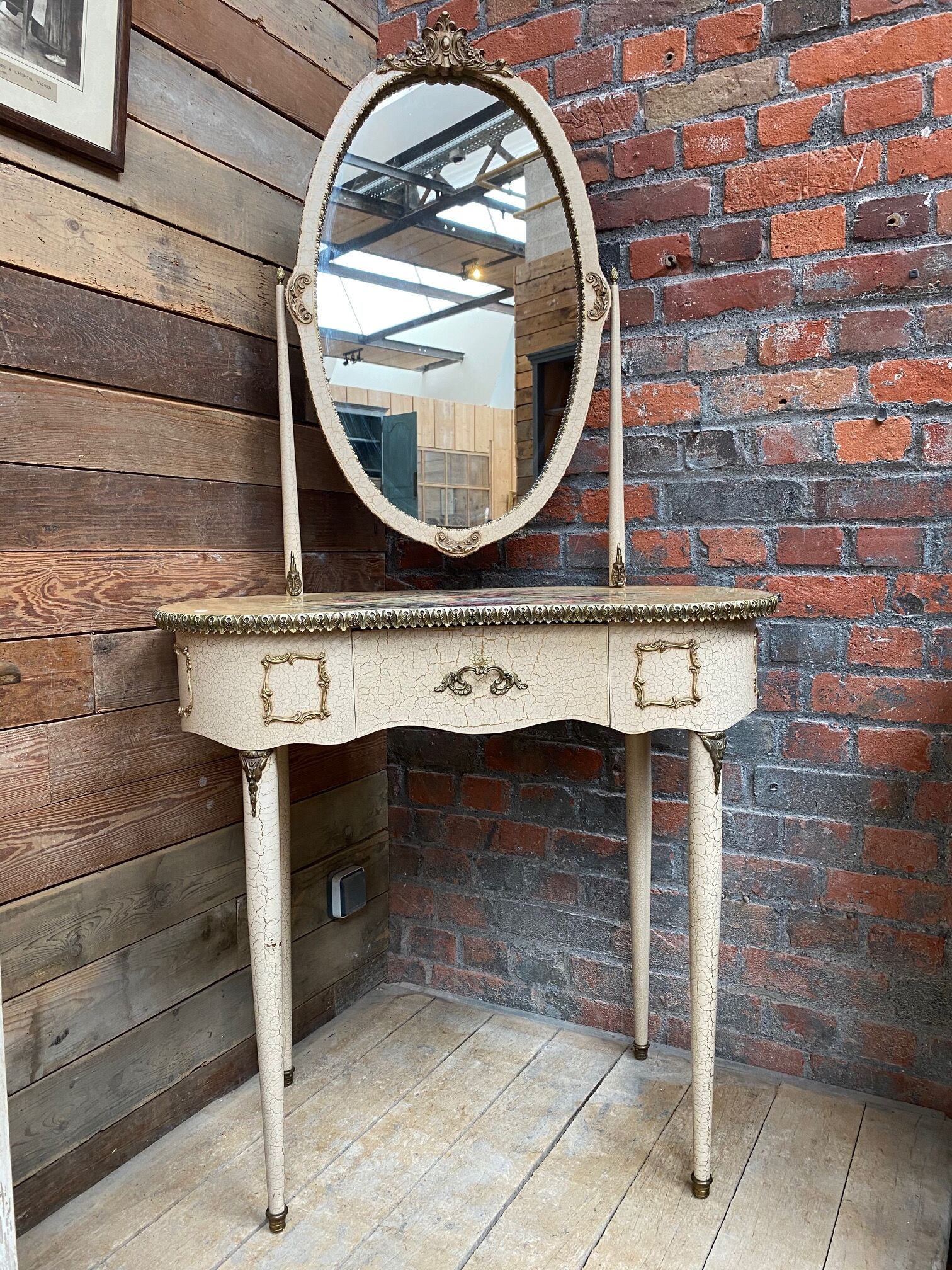 60s Italian style hairdresser