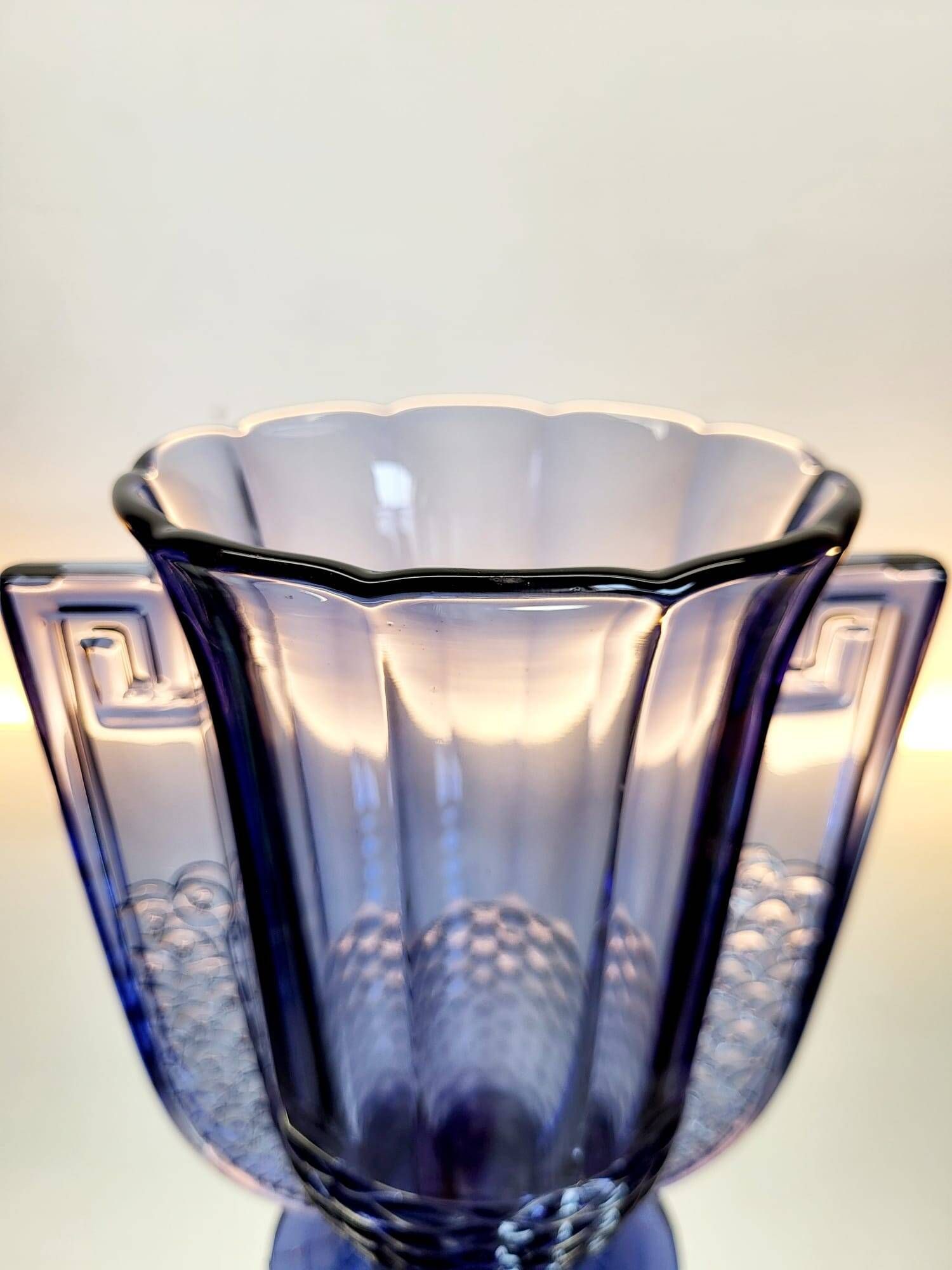 Val Saint Lambert Art deco vaas, serie Luxval model Romeo lila kleur België