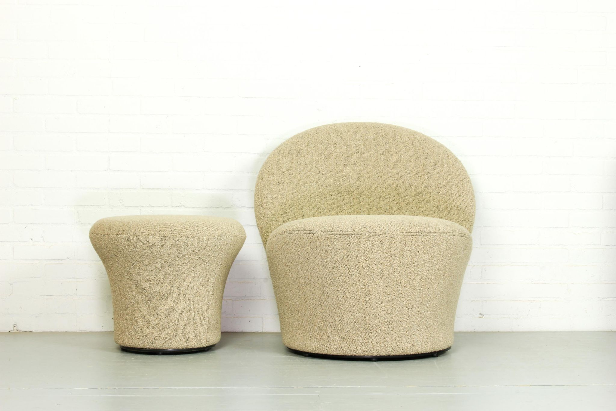 F572 lounge chair and mushroom ottoman by Pierre Paulin for Artifort, 1967