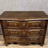 Curved and carved Lyonnaise chest of drawers from the Louis XV period in solid walnut