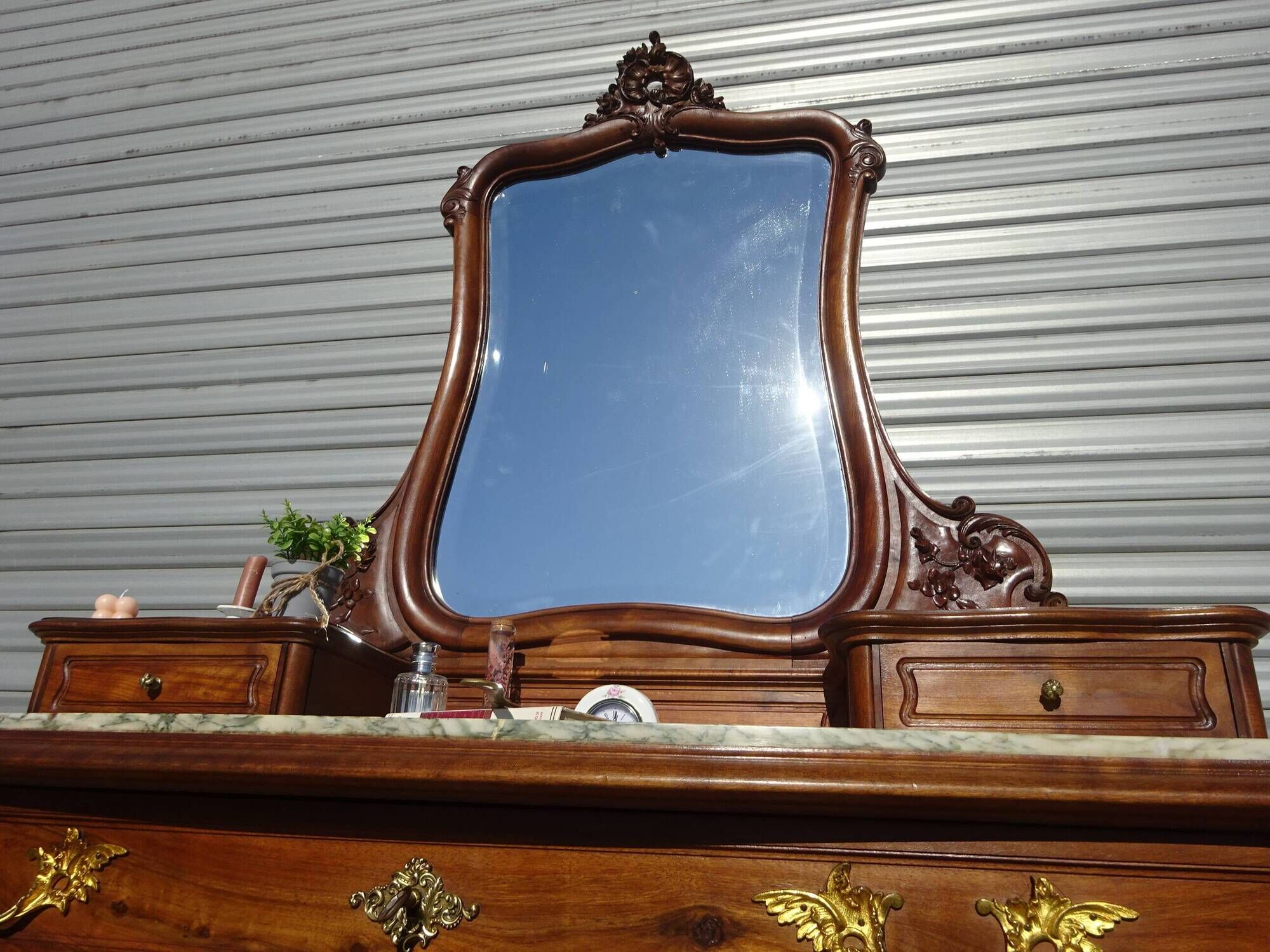 Commode en noyer Louis XV avec miroir