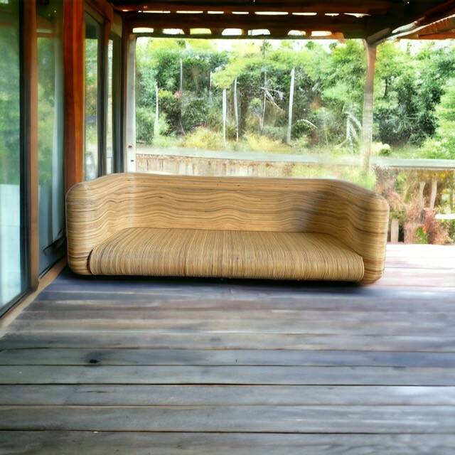 Curved wicker living seat / sofa