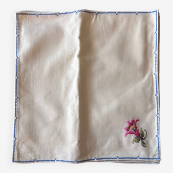 6 embroidered napkins