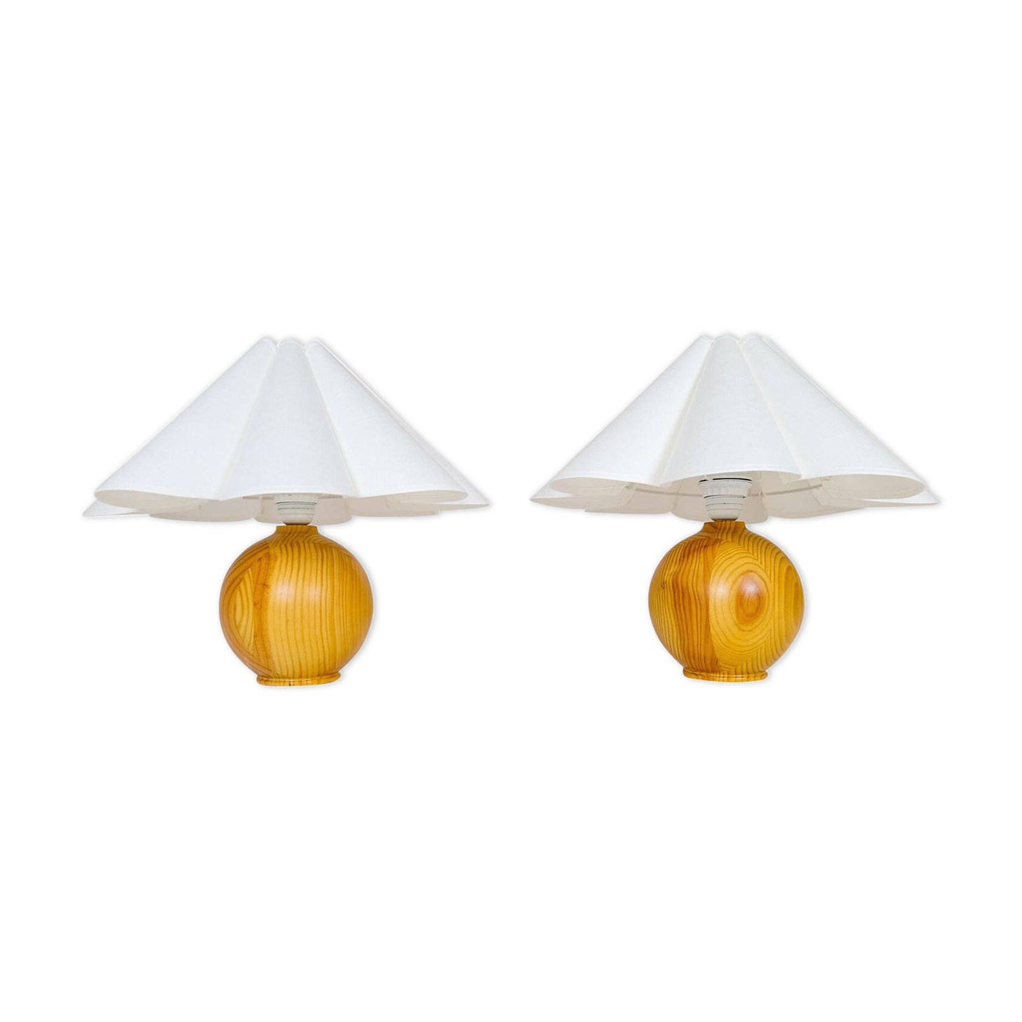 Sculptural modern table lamps from the mid-century in solid pine, Sweden, 1970s.