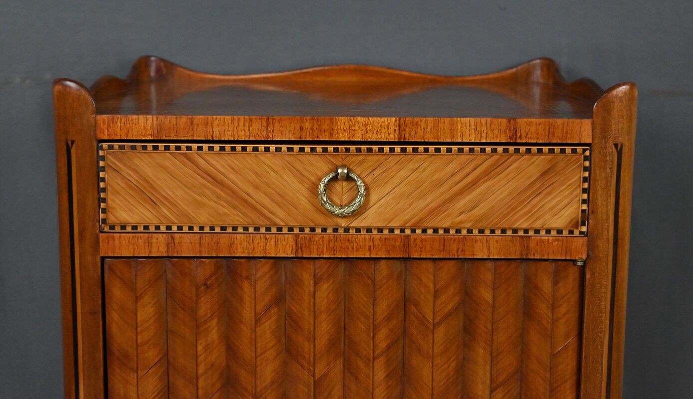 Living room table in marquetry, transitional style between Louis XV and Louis XVI – mid-20th century.