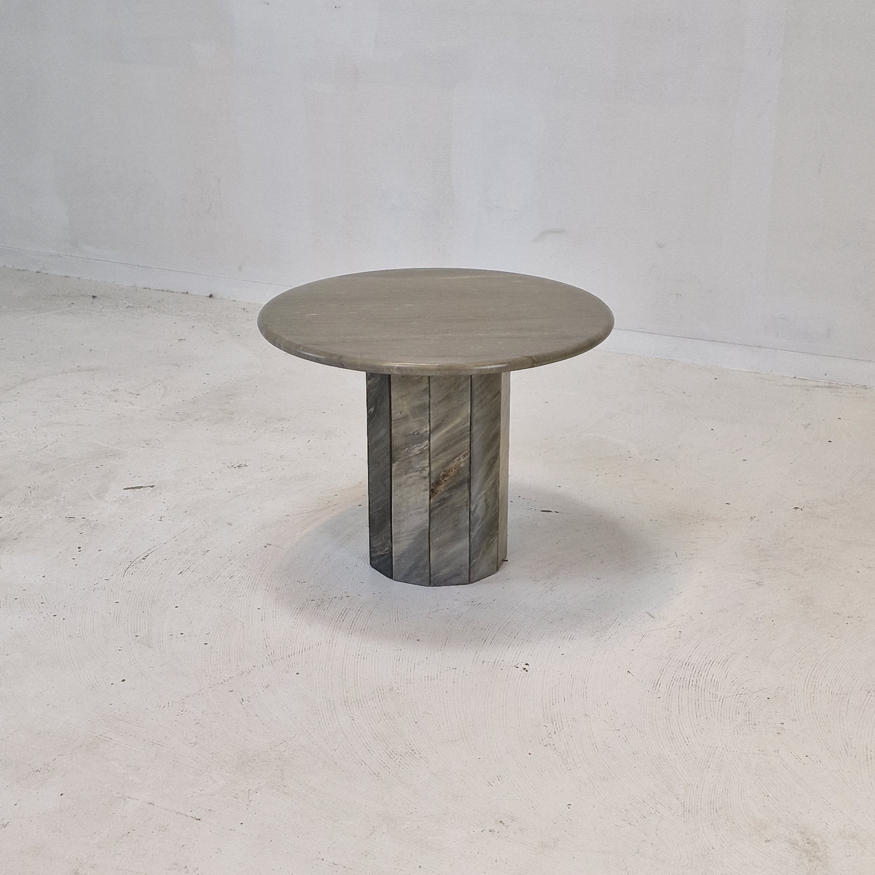 Round italian marble coffee or side table, 1980's