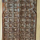 Porte ancienne en bois avec croisillons