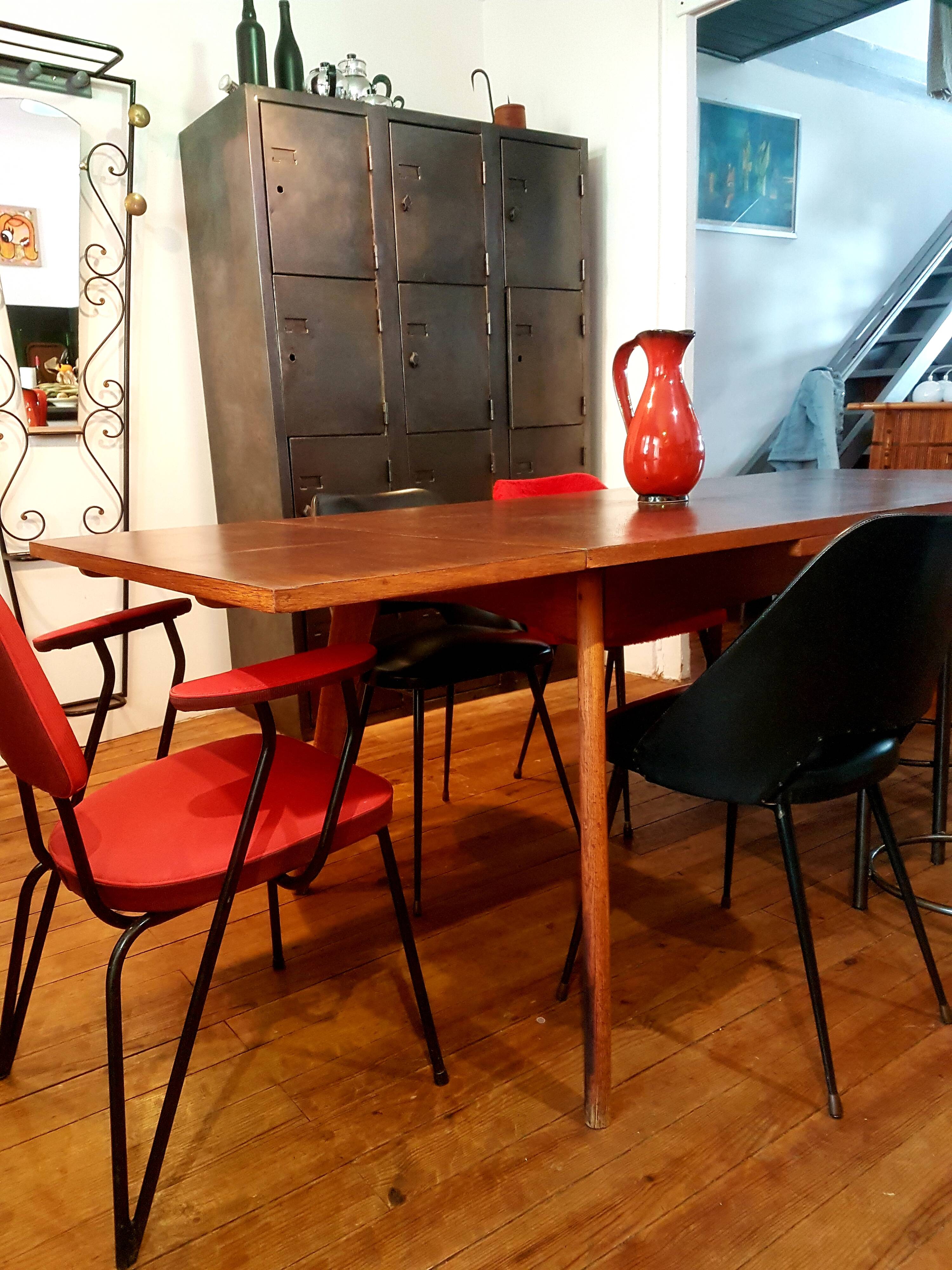 Scandinavian dining table with extensions