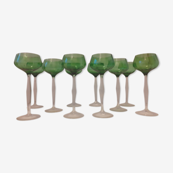 10 wine glasses