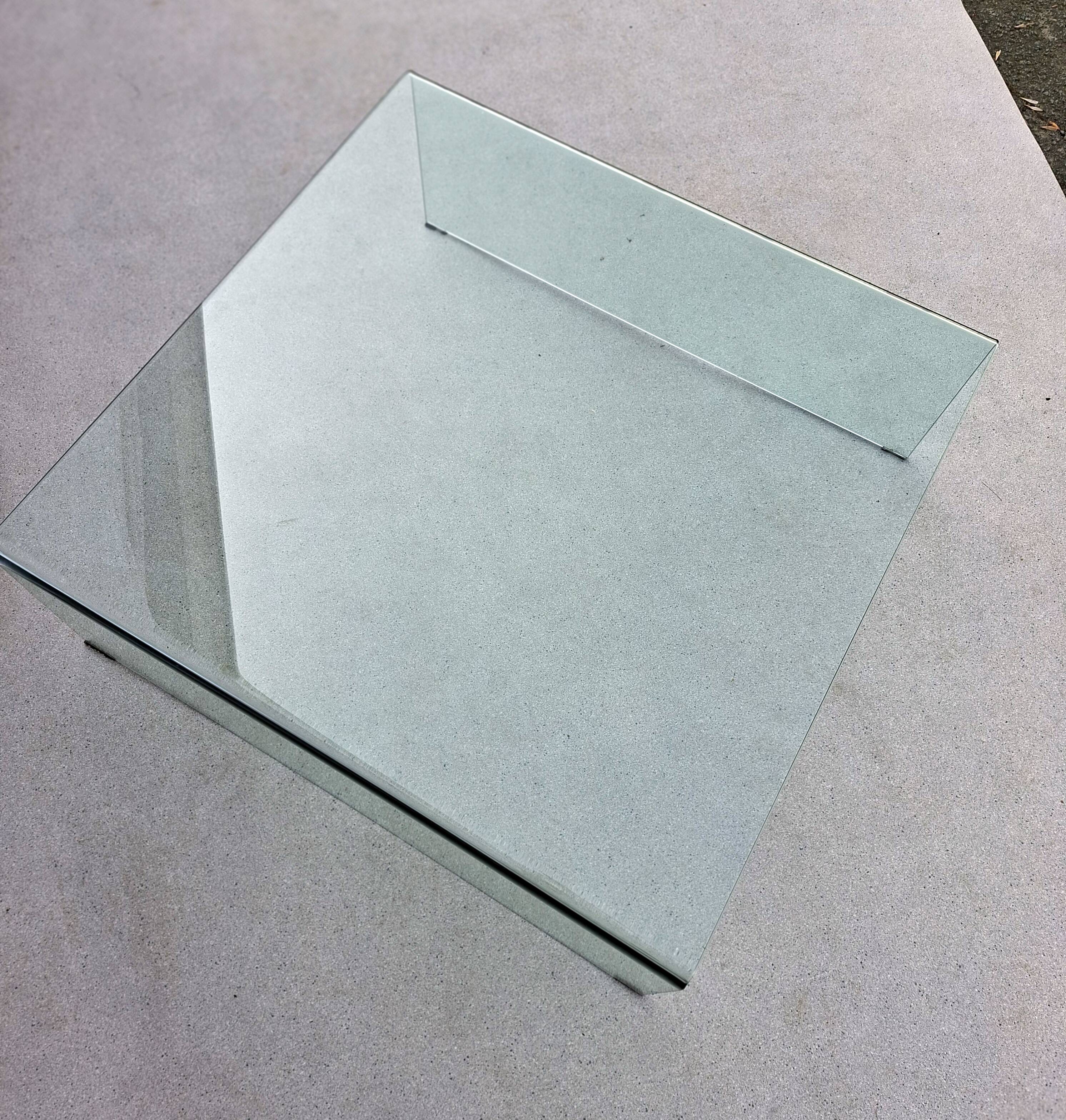 Curved glass coffee table