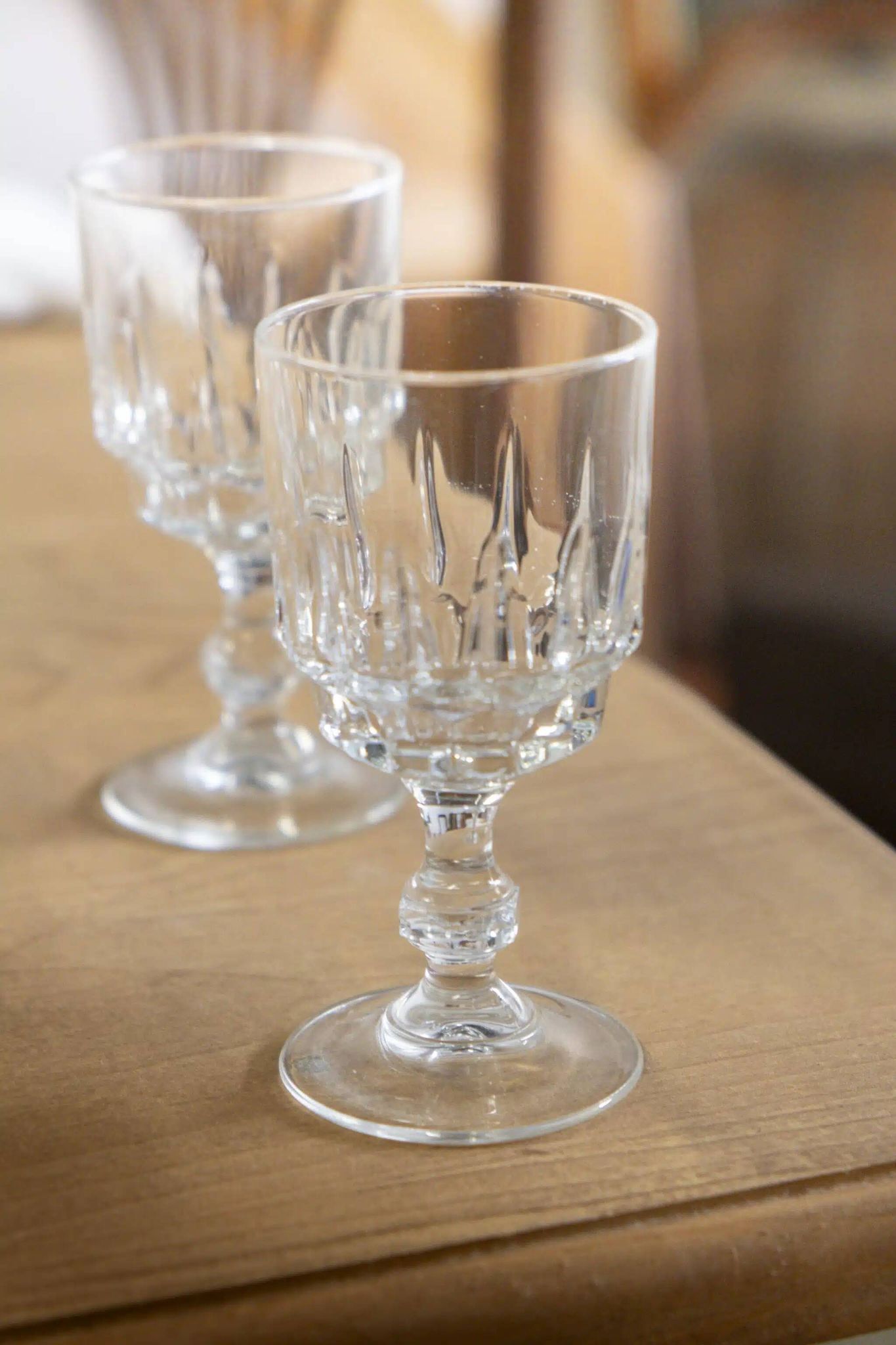 Lot de 6 verres à pied en verre blanc ciselé « Manon »