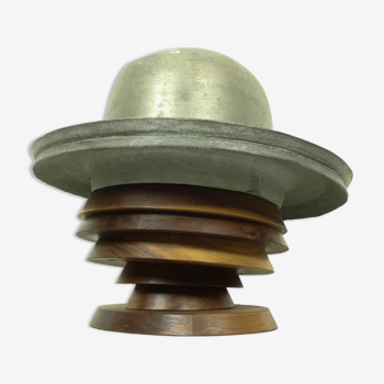 Forme de moule de bloc de chapeau en aluminium vintage, vers le milieu du 20ème siècle avec support de noix américain