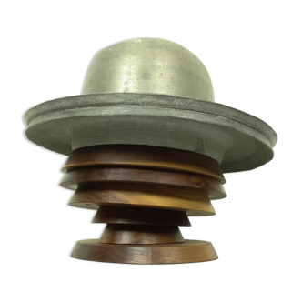 Forme de moule de bloc de chapeau en aluminium vintage, vers le milieu du 20ème siècle avec support de noix américain
