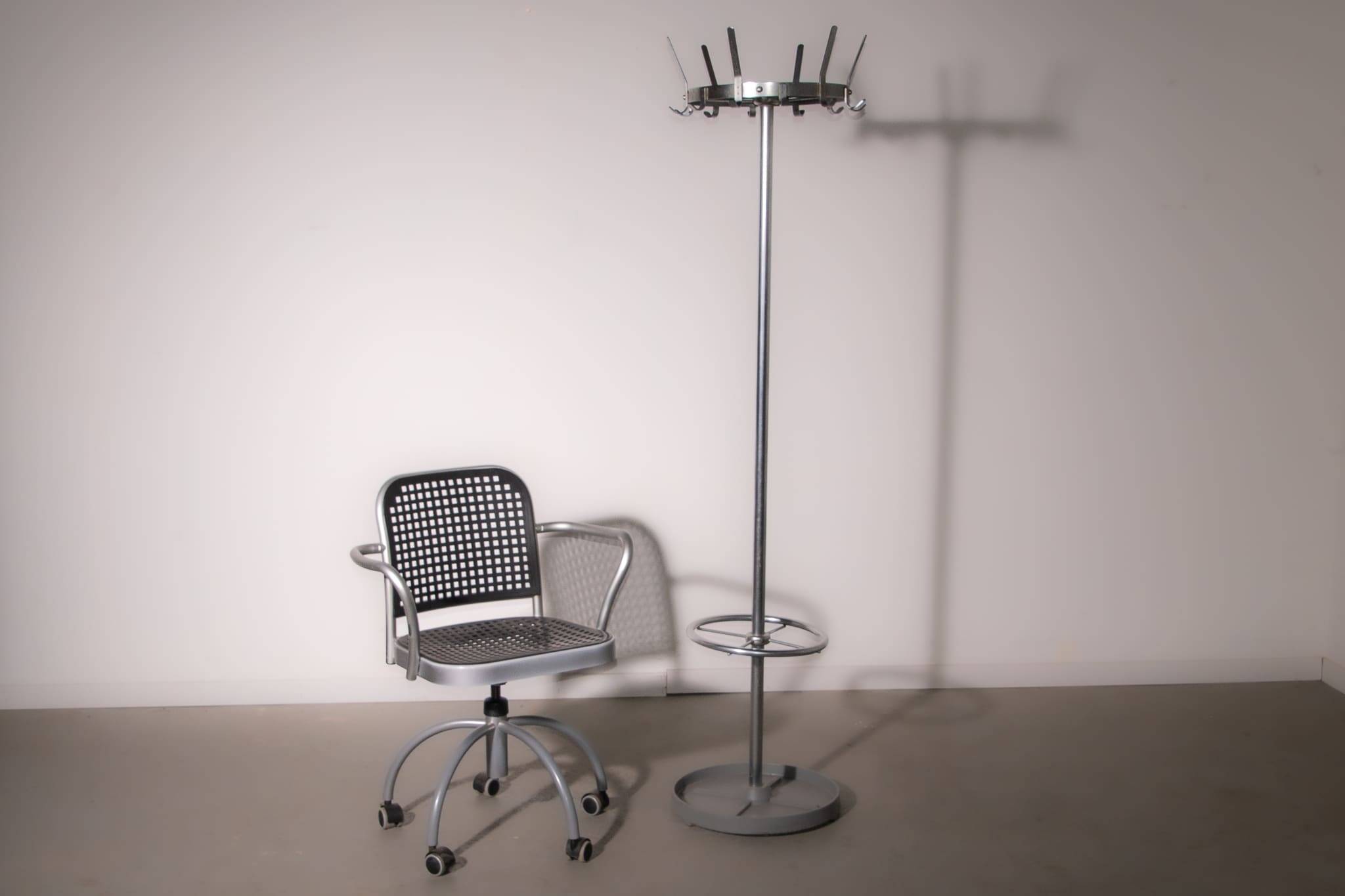 Coat rack designed by Friso Kramer for Ahrend de Cirkle