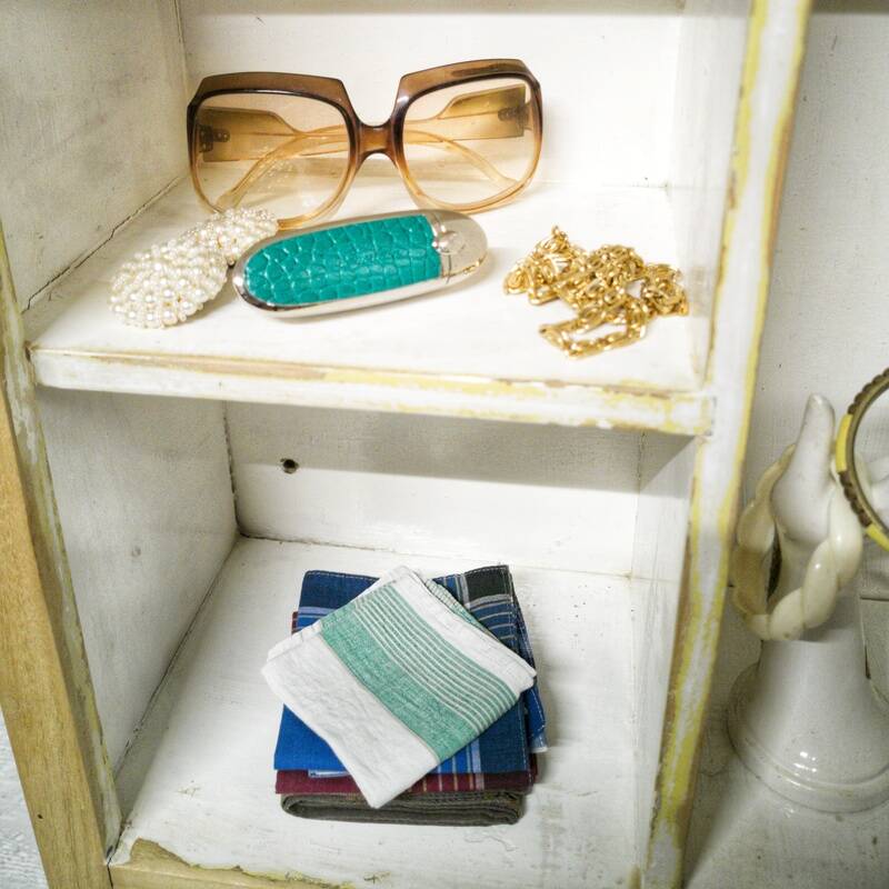 Wall display cabinet