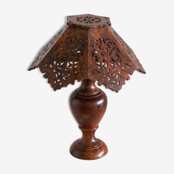 Lampe en loupe de thuya