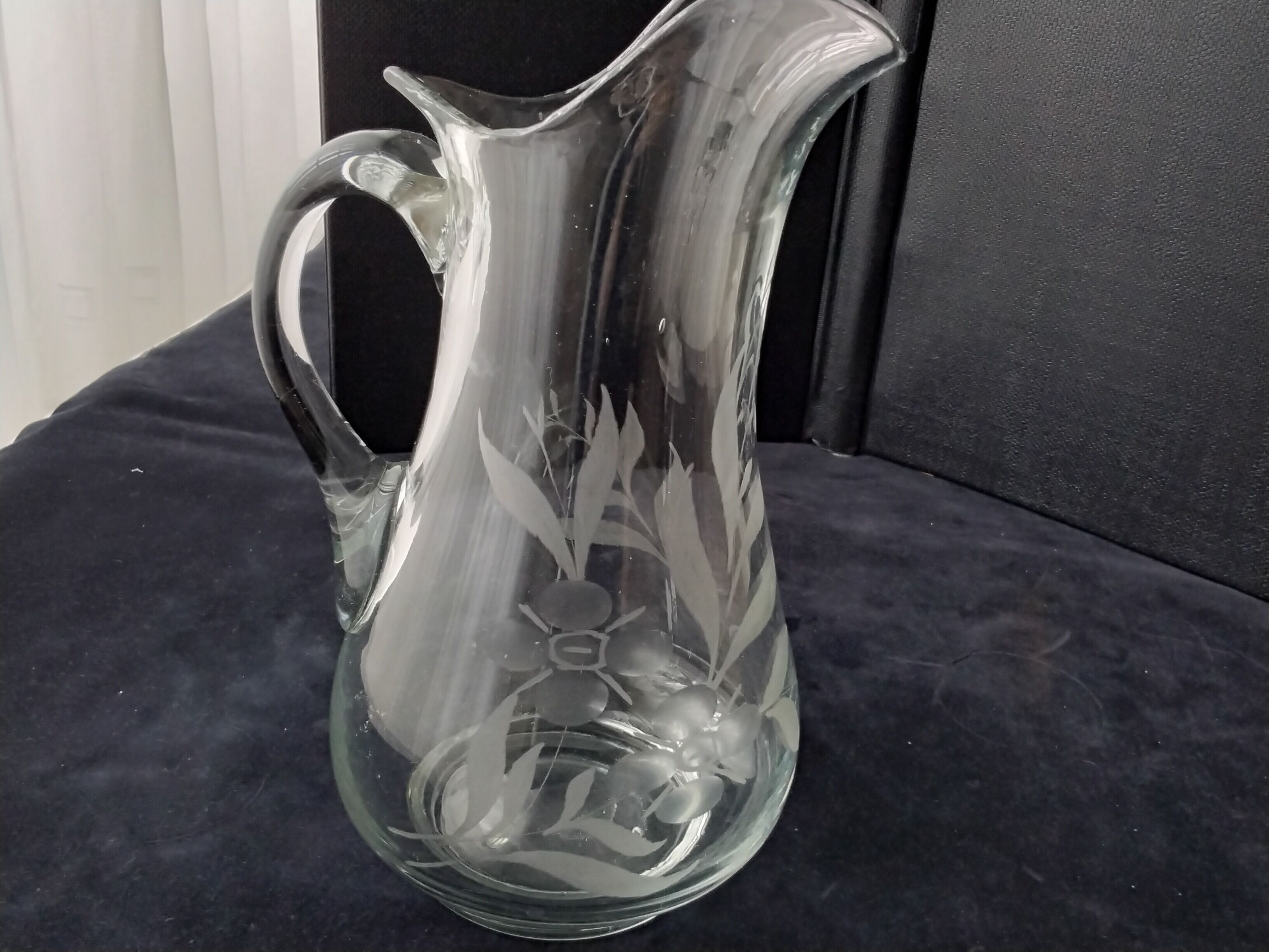 Blown glass water jug, engraved floral decoration 2.2 l