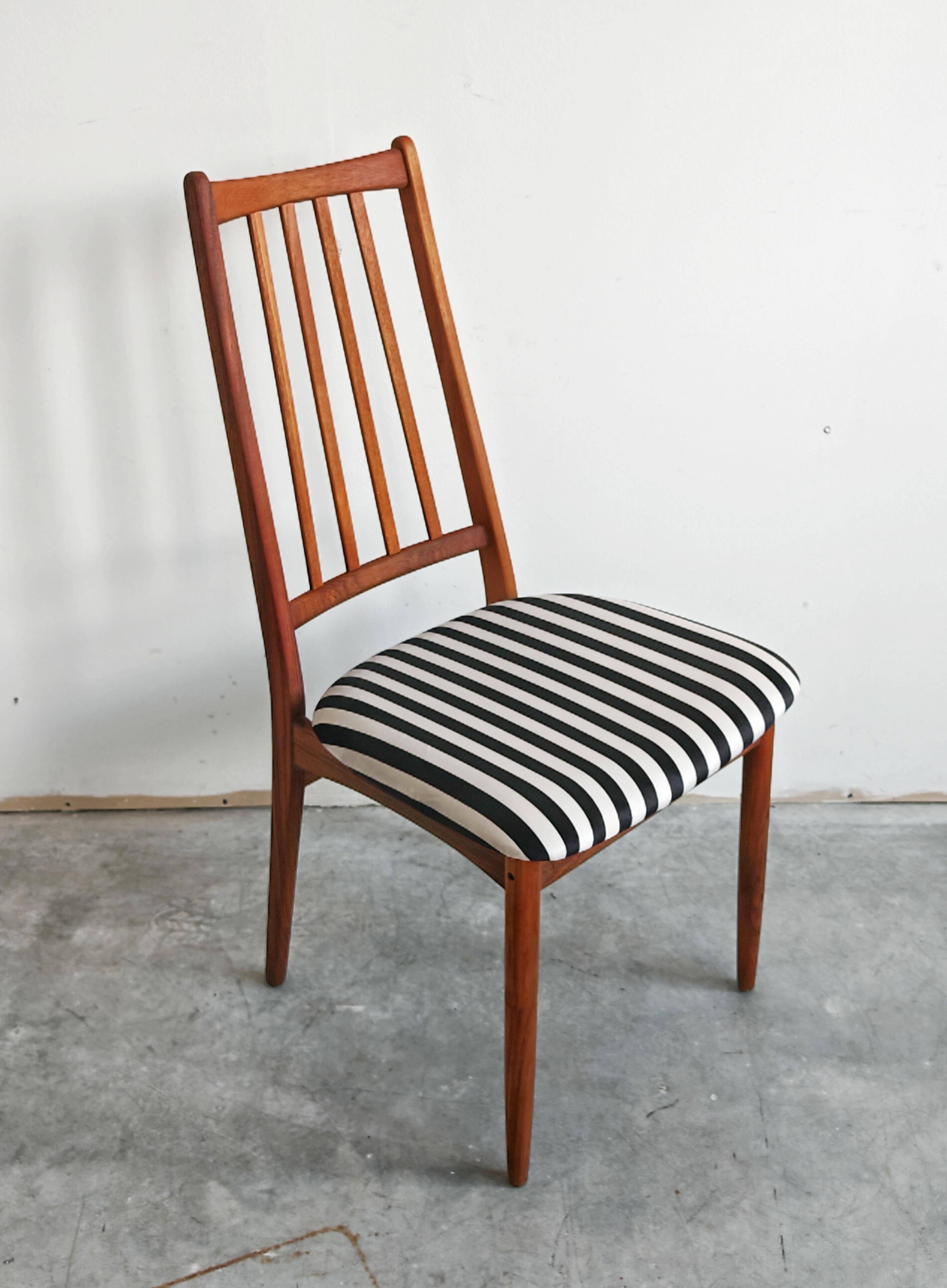 Ensemble de 4 chaises Mid-Century Modern en teck massif 1960