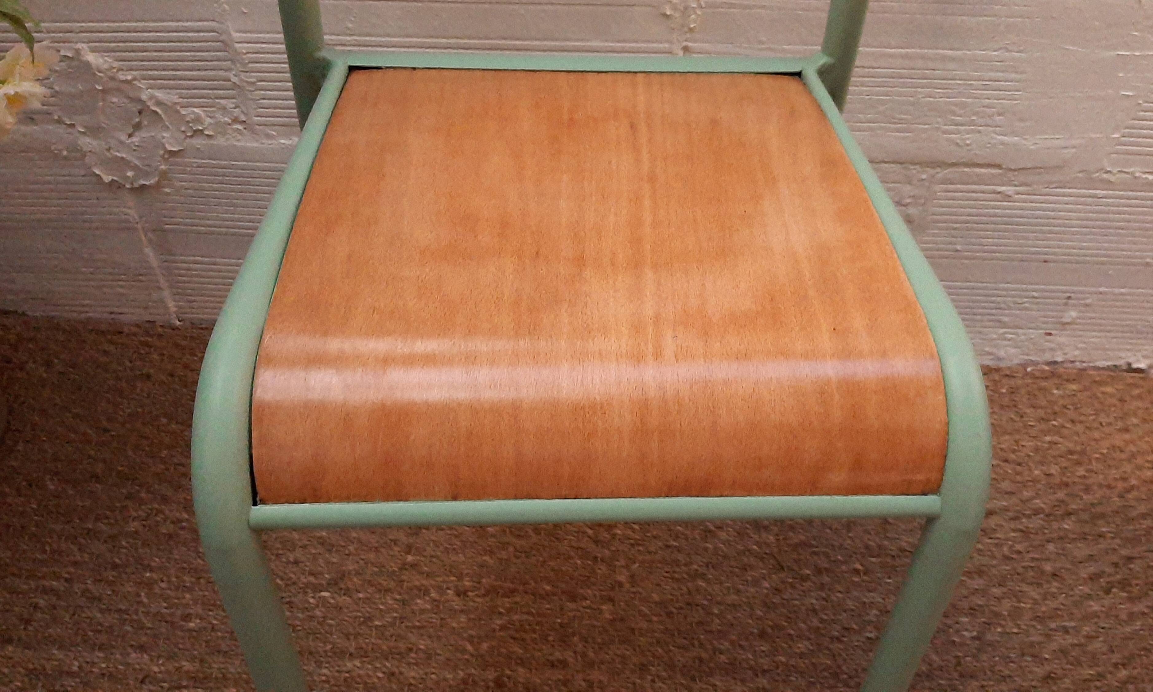 Chaise d'école Mullca restaurée vert mint