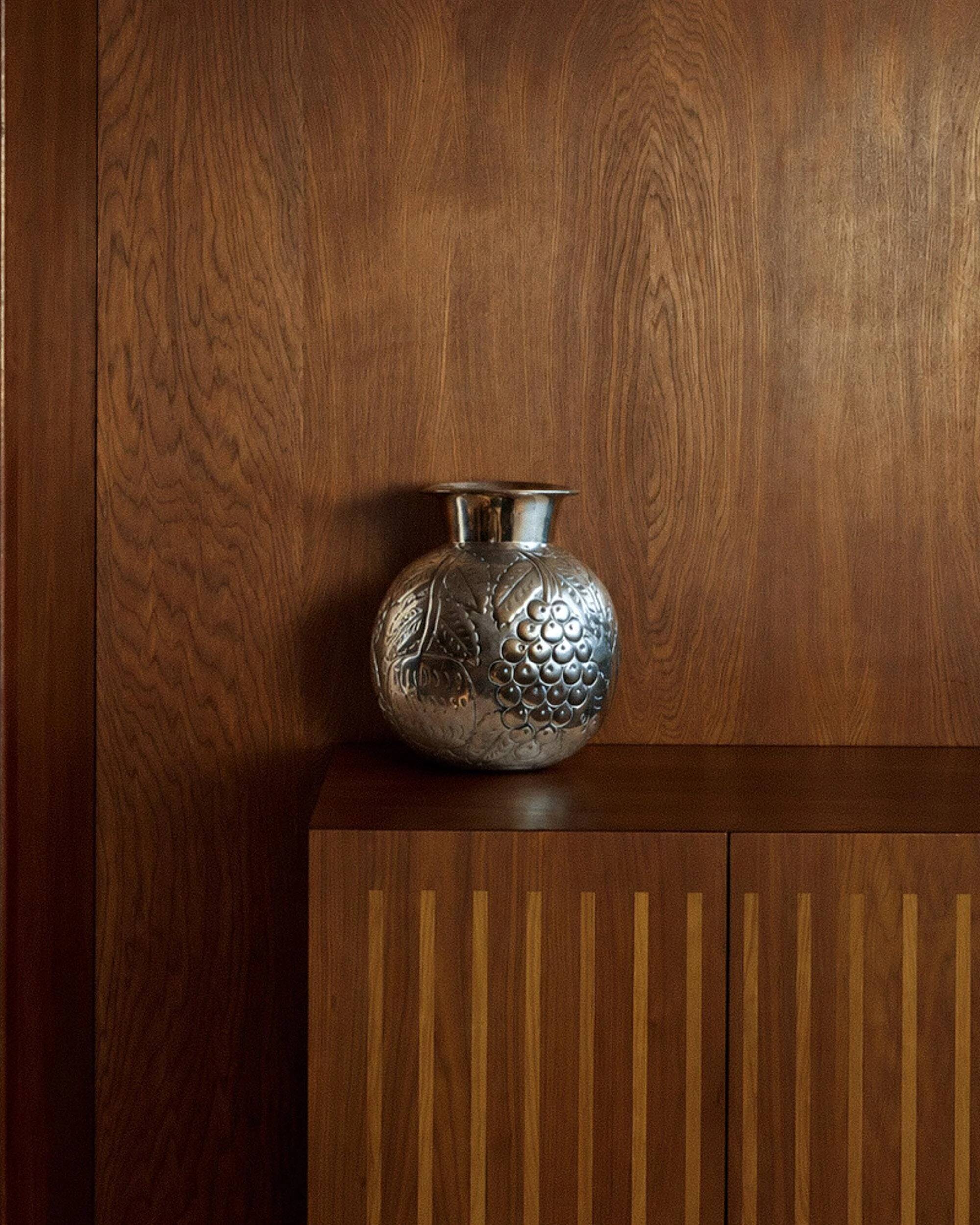 Vintage Italian vase in nickel-plated brass from the 1960s, hand-hammered relief of fruits and leaves.